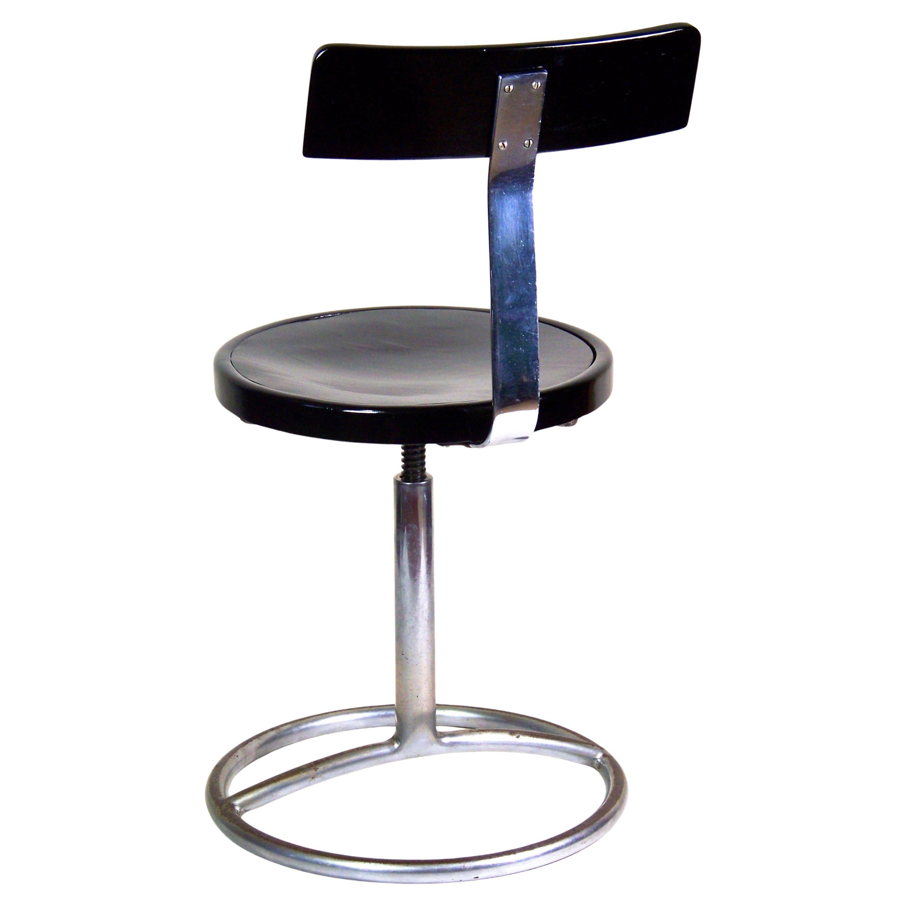 Bauhaus Chaise pivotante SLEZAK S 22 en vente