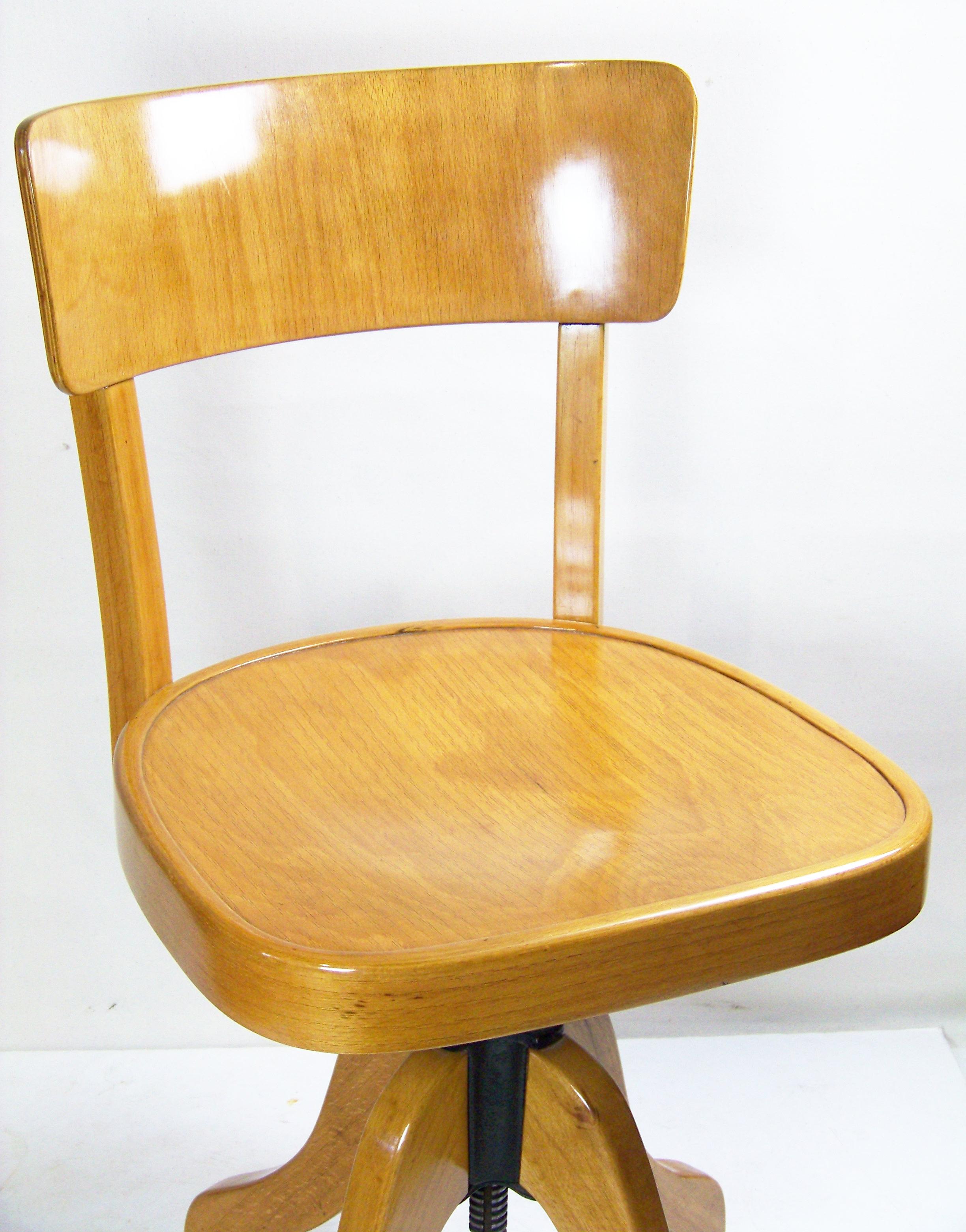 Chaise pivotante de bureau, Thonet Nr.633 Bon état - En vente à Praha, CZ
