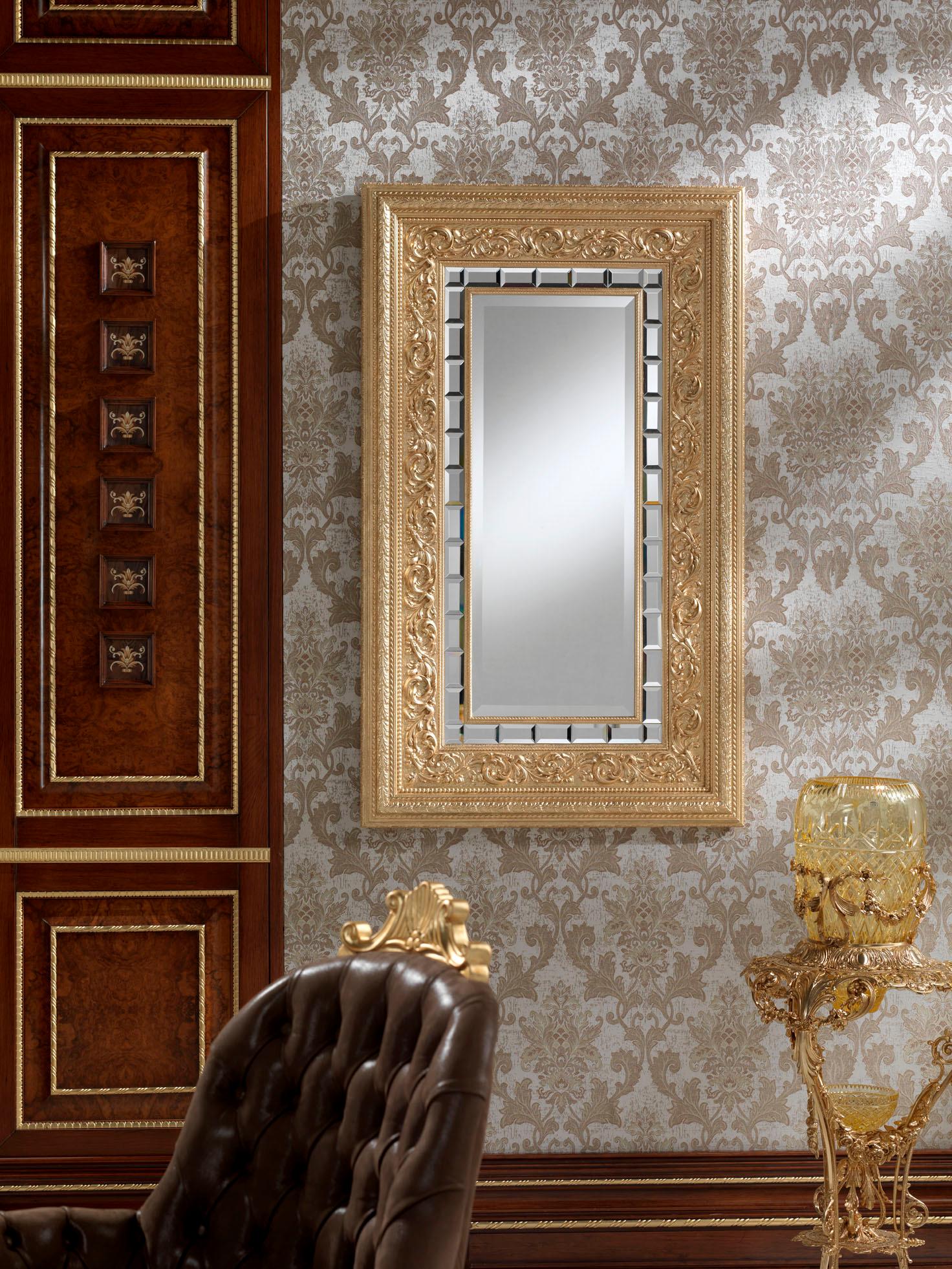 Cuir Chaise pivotante de bureau en cuir Capitonne Real et finitions dorées par Modenese en vente