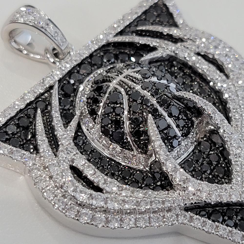 da uomo o donna Ciondolo con diamante in oro 14k con licenza ufficiale NBA Milwaukee Bucks di Gameplan in vendita