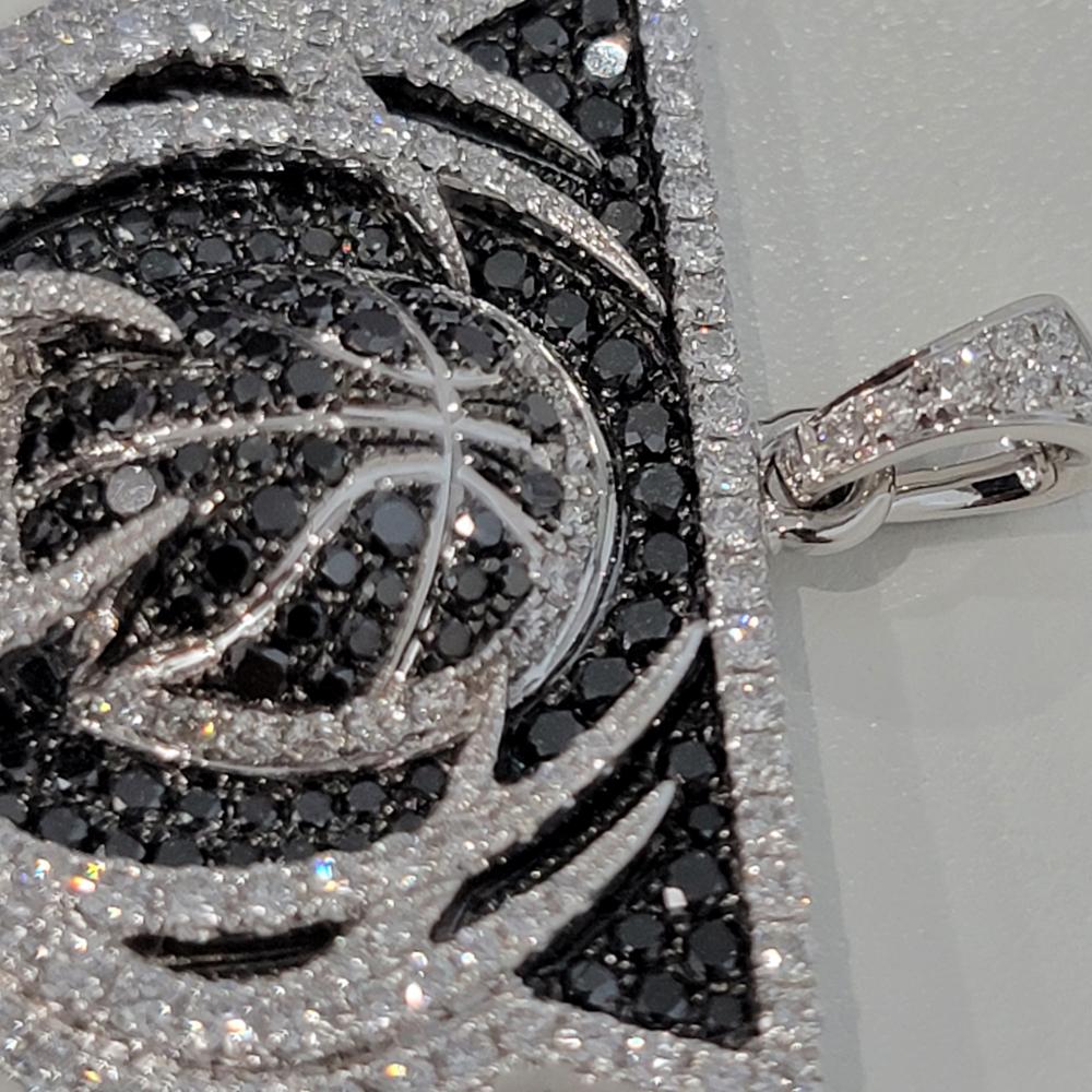 Ciondolo con diamante in oro 14k con licenza ufficiale NBA Milwaukee Bucks di Gameplan in vendita 4