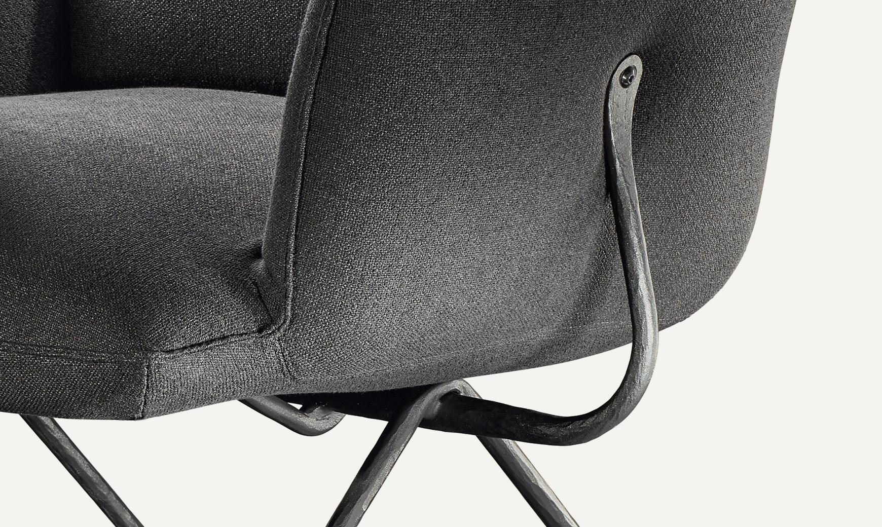 Producto: Sillón
Model/Marca: Officina
Diseñador: Ronan and Erwan Bouroullec
Tipo de producto Sillón

Descripción:
El Sillón Officina, diseñado por Ronan and Erwan Bouroullec, es una solución de asiento contemporánea y versátil que combina una