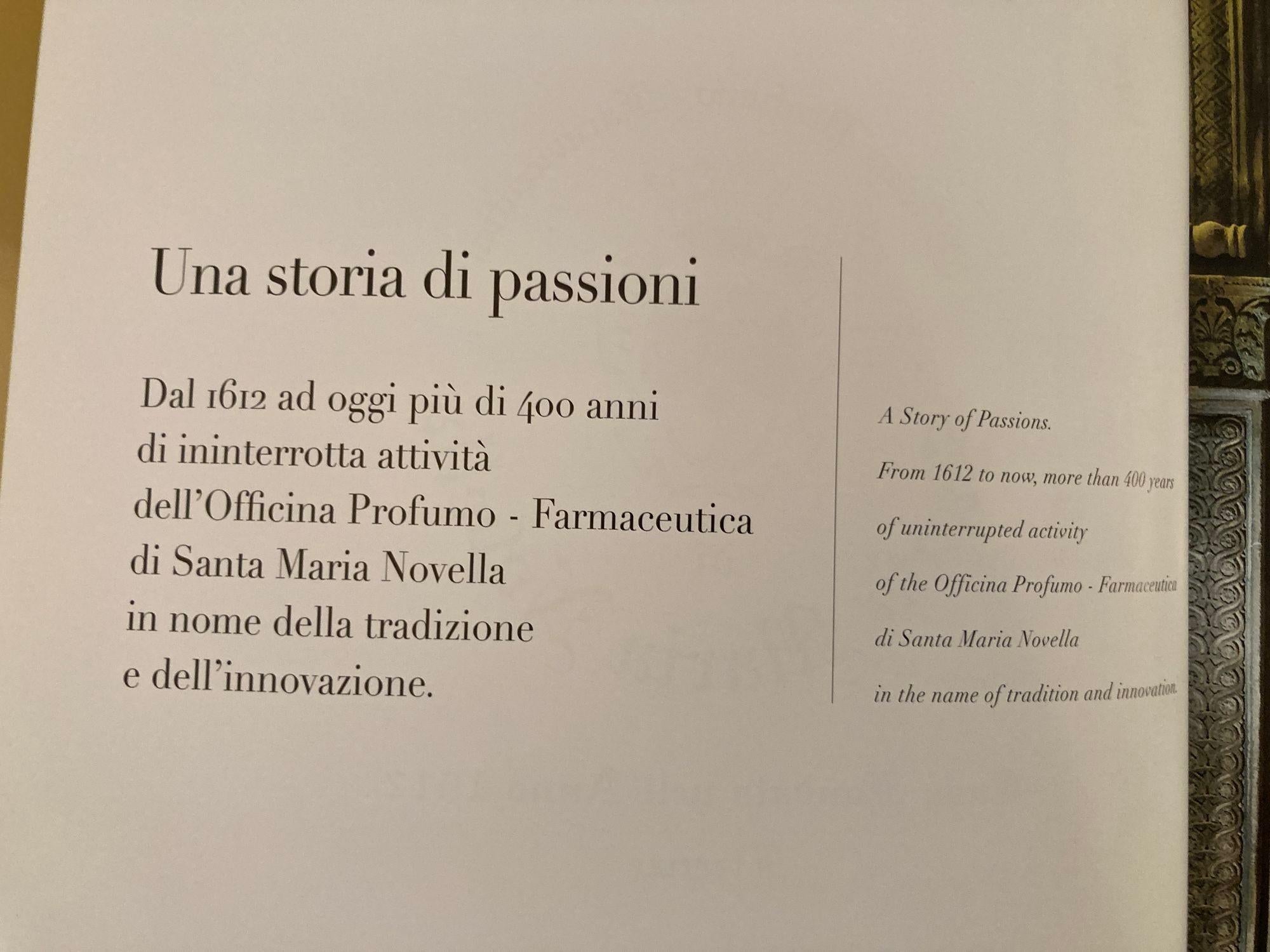 Livre de photographies à couverture rigide Officina Profumo Farmaceutica di Santa Maria Novella en vente 2