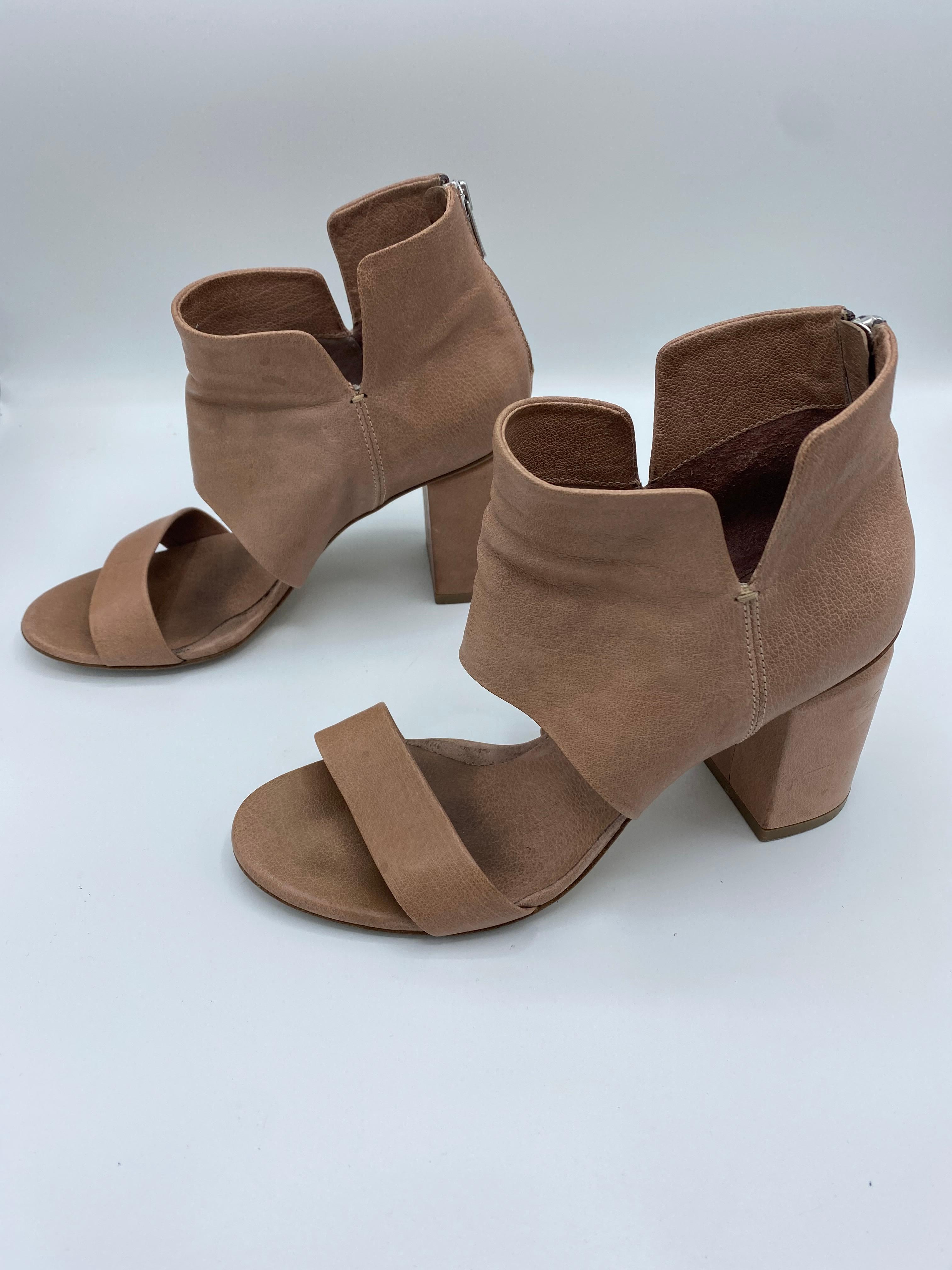 Women's Officine Creative Beige Leather Heel Sandals, Size 39 For Sale