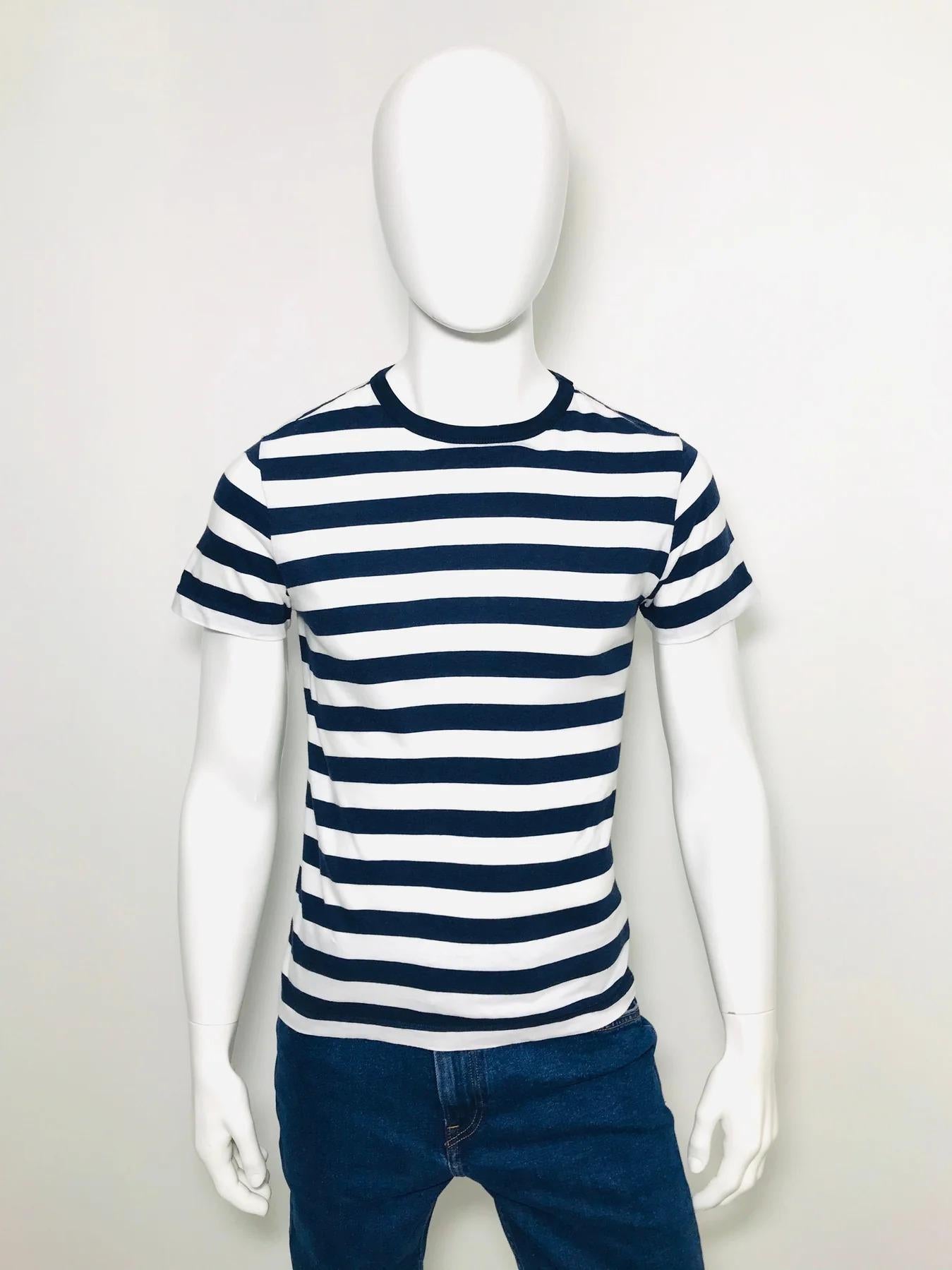 Officine Generale T Shirt

Navy blue and white stripes. Navy ribbed neckline.

Additional information:
Size – XS
Composition - Cotton
Condition – Very Good