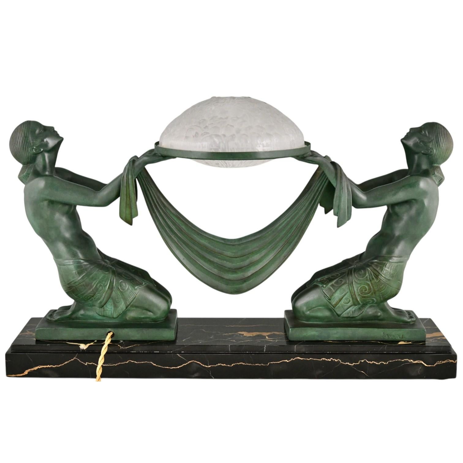 Offrande Art Decó Lámpara de sobremesa Damas arrodilladas Fayral & Daum Le Faguays Le Verrier en Bueno estado para la venta en Antwerp, BE