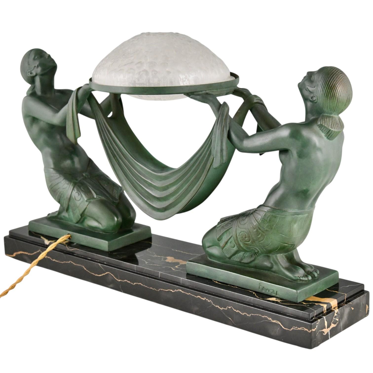 Offrande Art Decó Lámpara de sobremesa Damas arrodilladas Fayral & Daum Le Faguays Le Verrier principios del siglo XX en venta