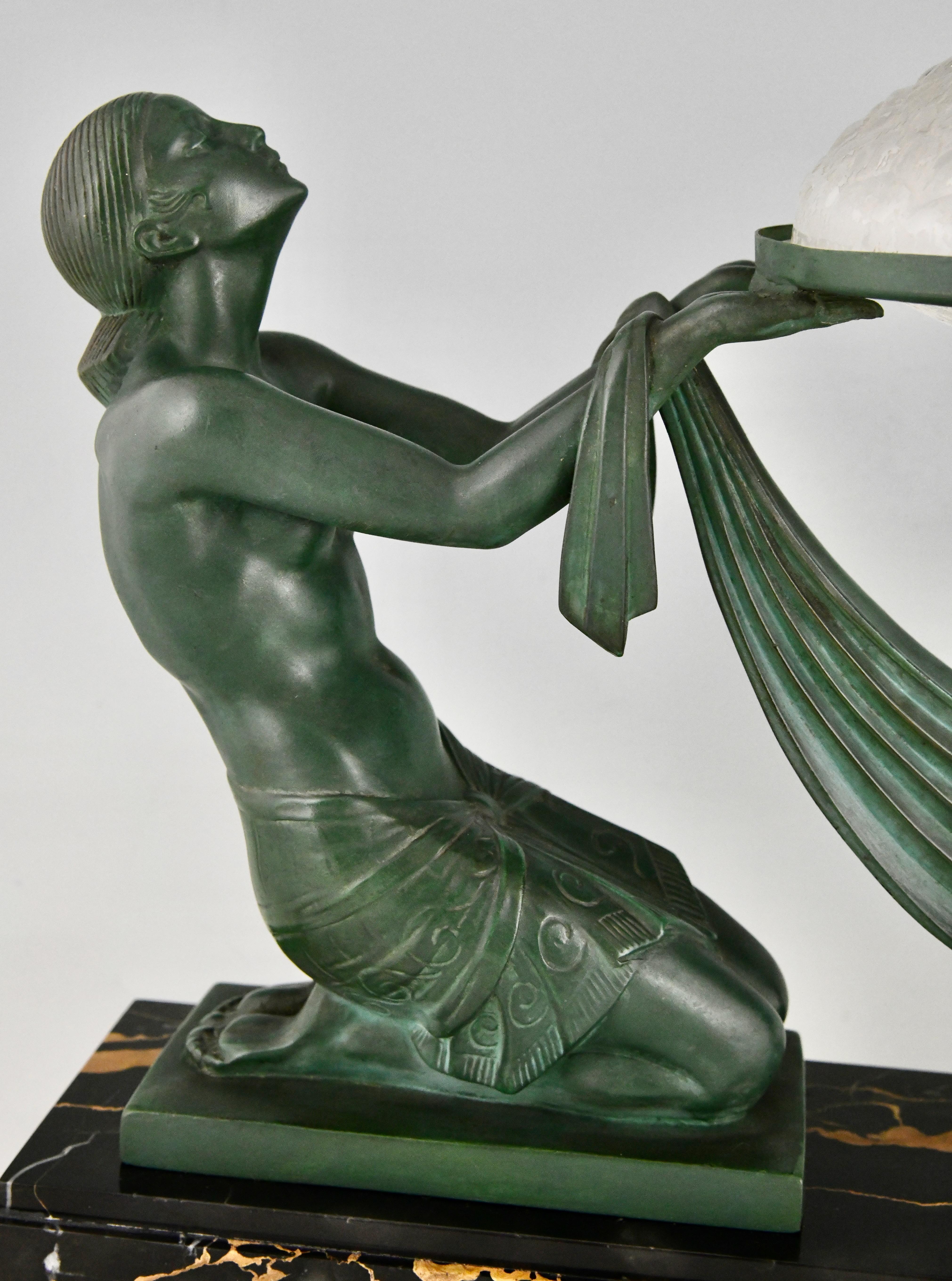 Offrande Art Decó Lámpara de sobremesa Damas arrodilladas Fayral & Daum Le Faguays Le Verrier en venta 2