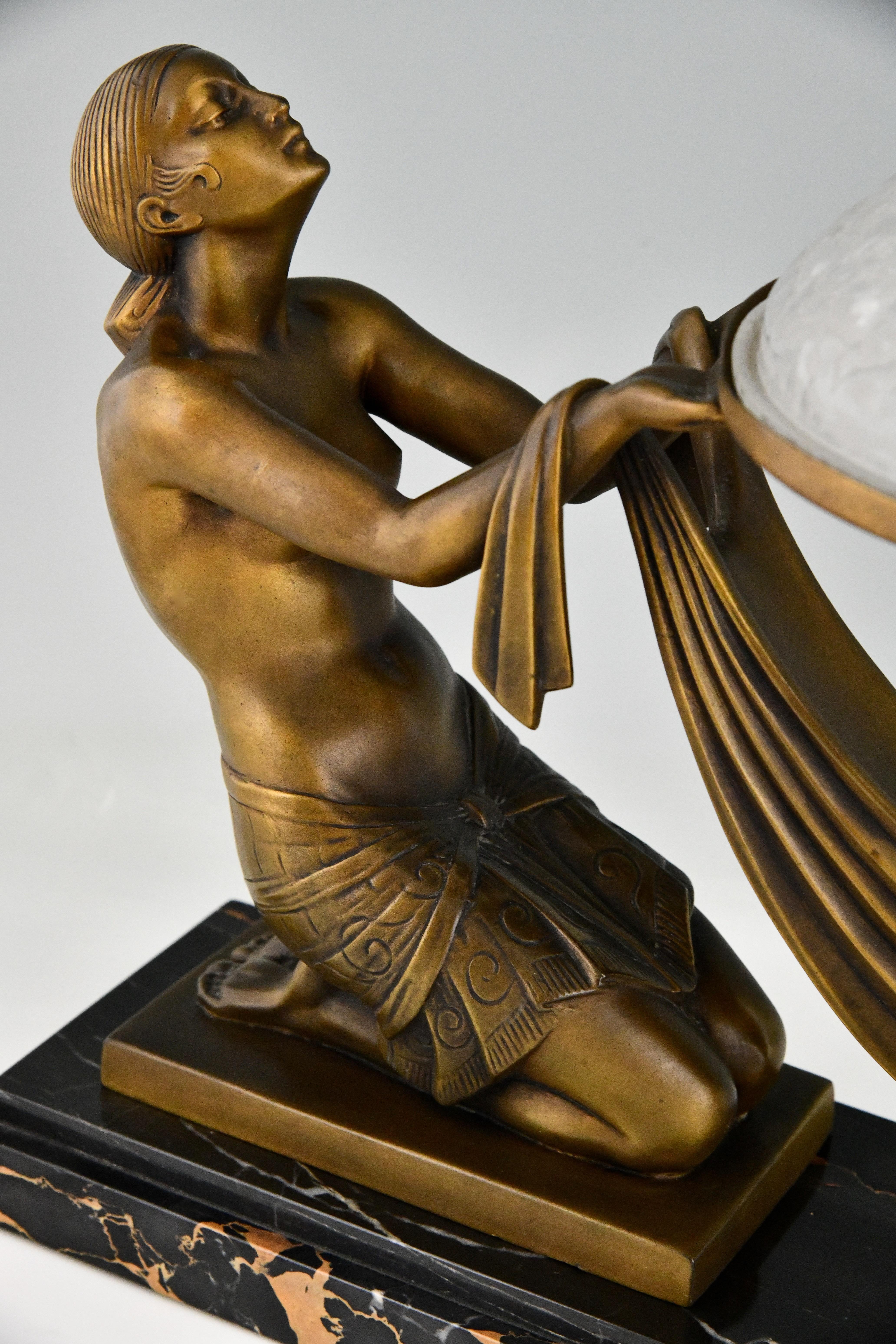 Offrande Art Deco Table Lamp with Kneeling Nudes Fayral & Daum Nancy, Le Faguays For Sale 3