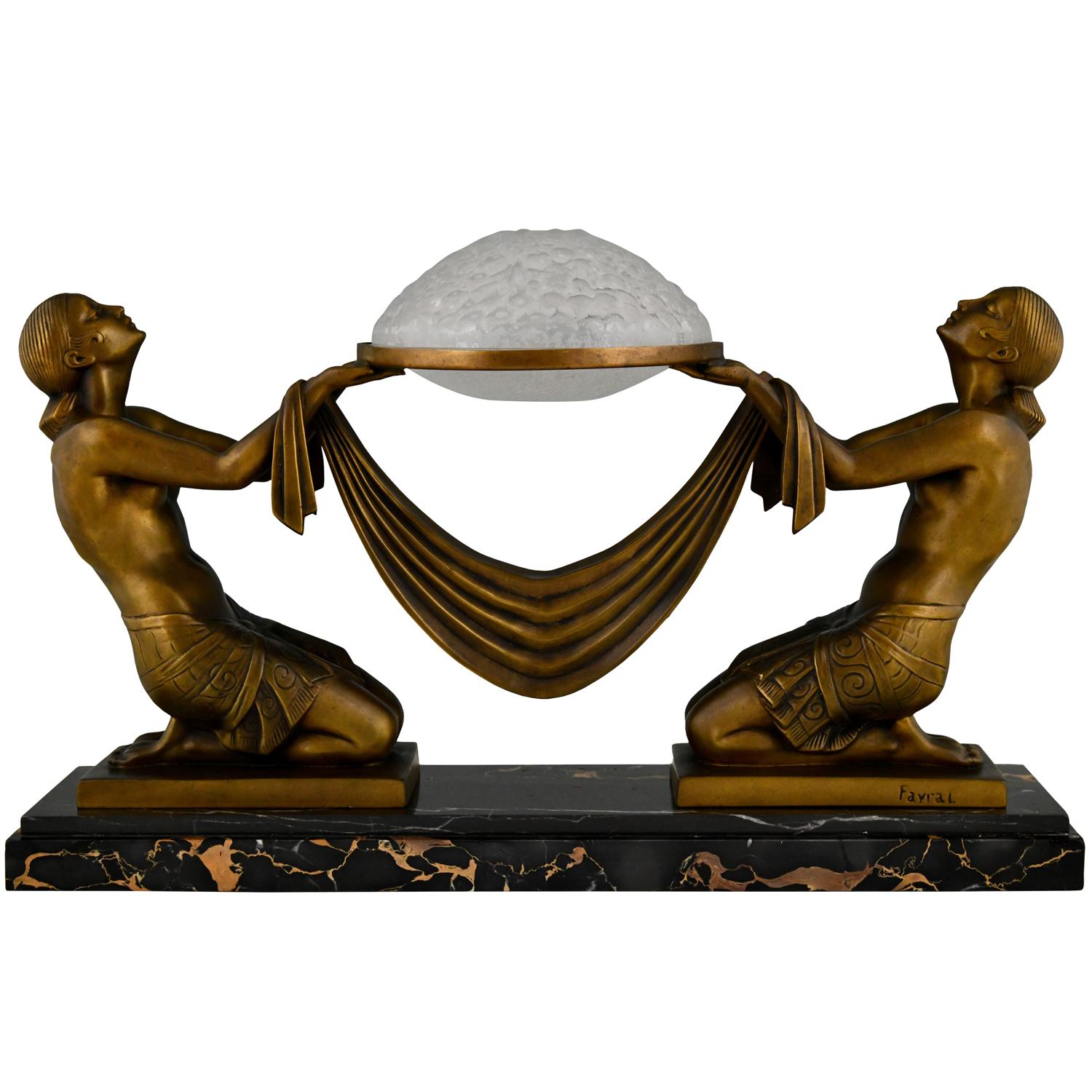 Lampe de table Art Déco Offrande avec nus agenouillés Fayral & Daum Nancy, Le Faguays