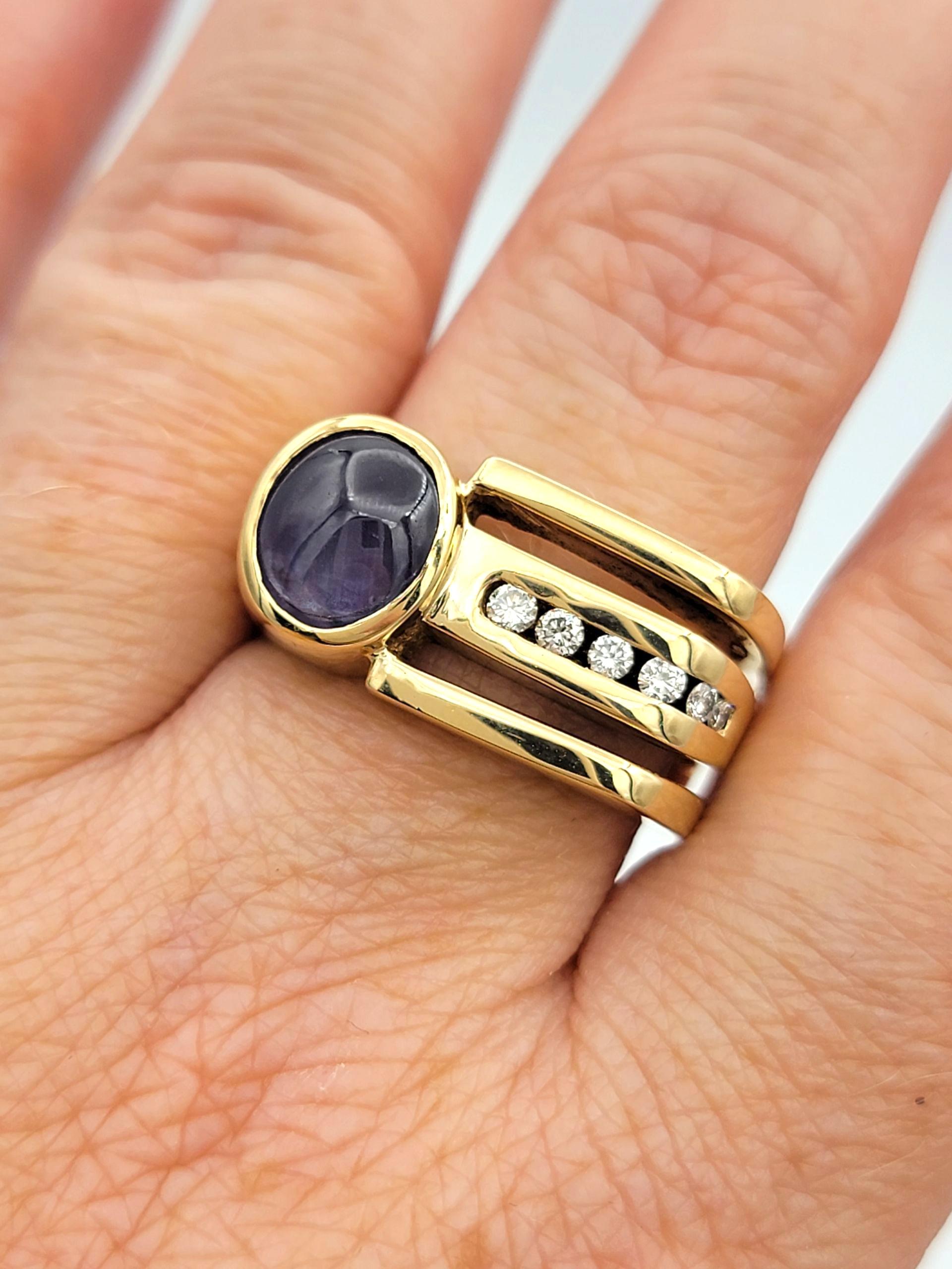 Anello a fascia squadrata con zaffiro viola e diamante taglio cabochon Offset in oro 14 carati in vendita 5