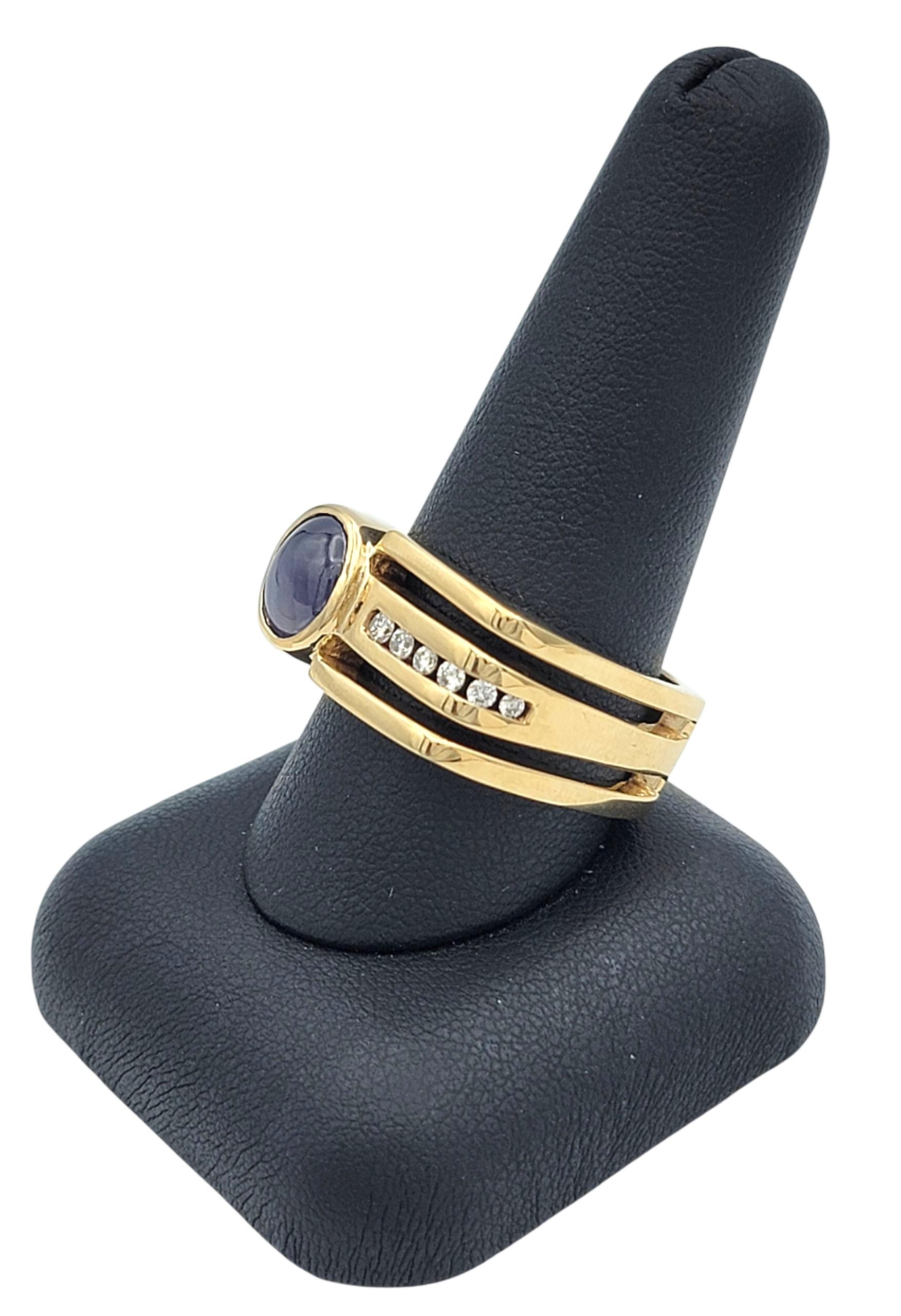 Anello a fascia squadrata con zaffiro viola e diamante taglio cabochon Offset in oro 14 carati in vendita 7