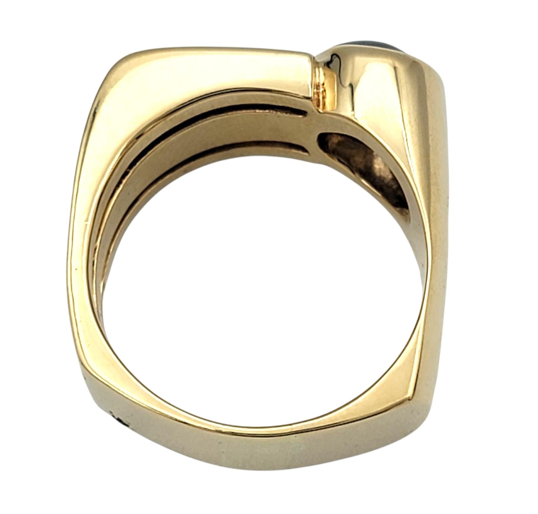 Anello a fascia squadrata con zaffiro viola e diamante taglio cabochon Offset in oro 14 carati in vendita 2