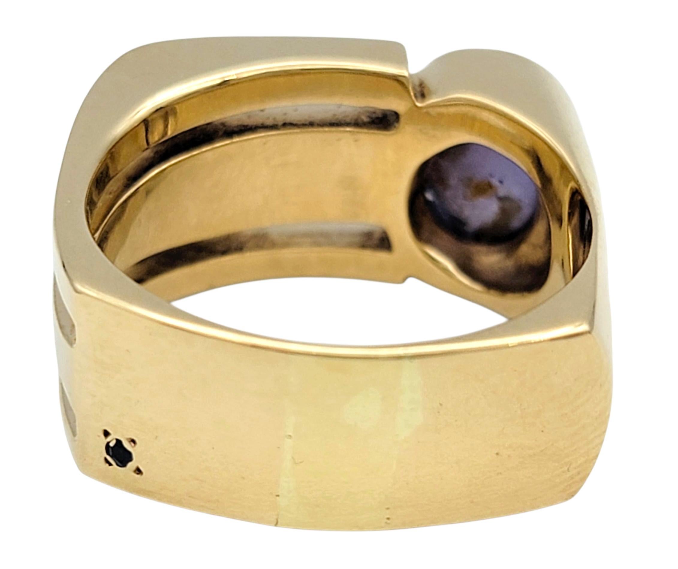 Anello a fascia squadrata con zaffiro viola e diamante taglio cabochon Offset in oro 14 carati in vendita 3