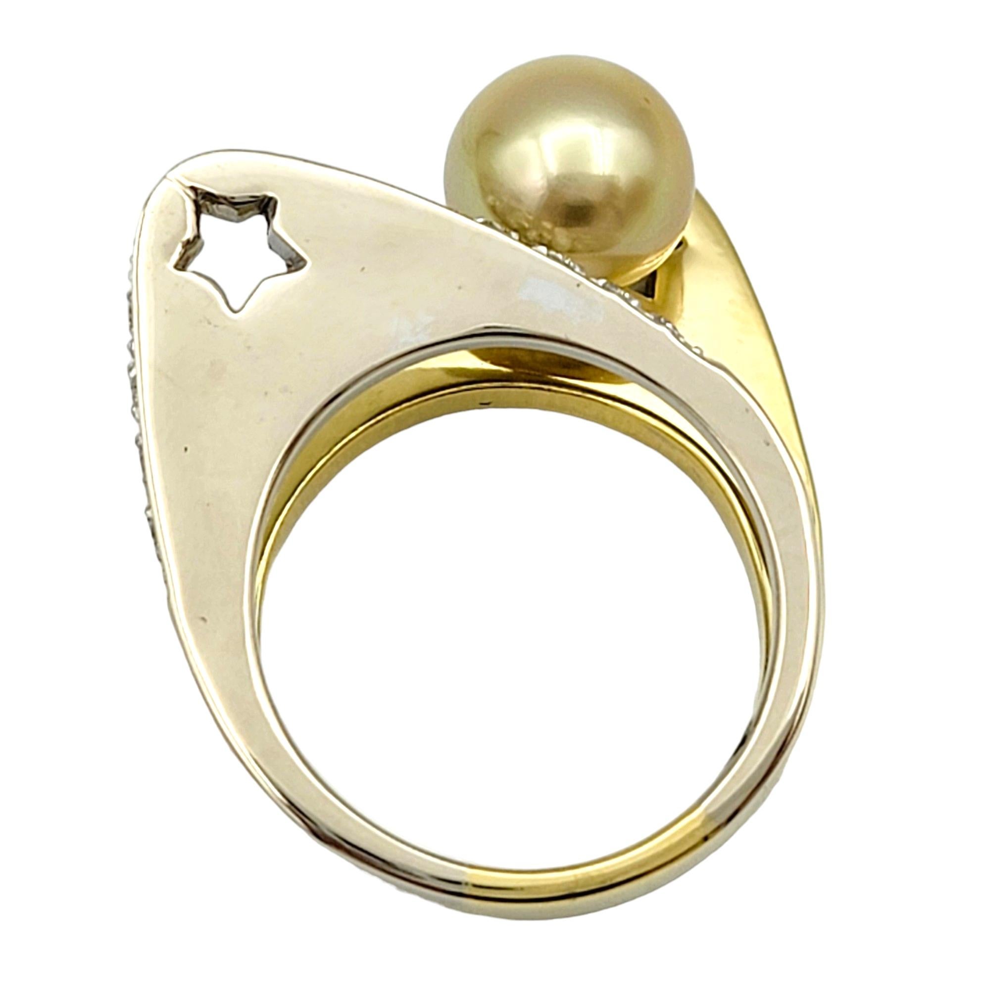 Offset Pearl and Pavé Diamond Geometric Star Cutout Ring in Two-Toned 18K Gold For Sale 5