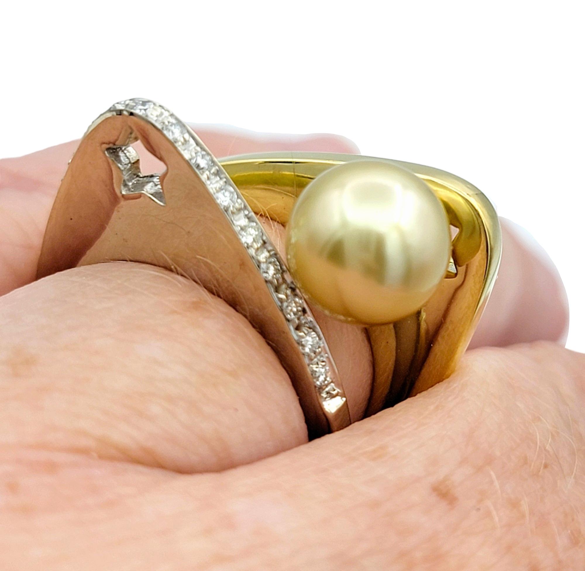 Offset Pearl and Pavé Diamond Geometric Star Cutout Ring in Two-Toned 18K Gold For Sale 8
