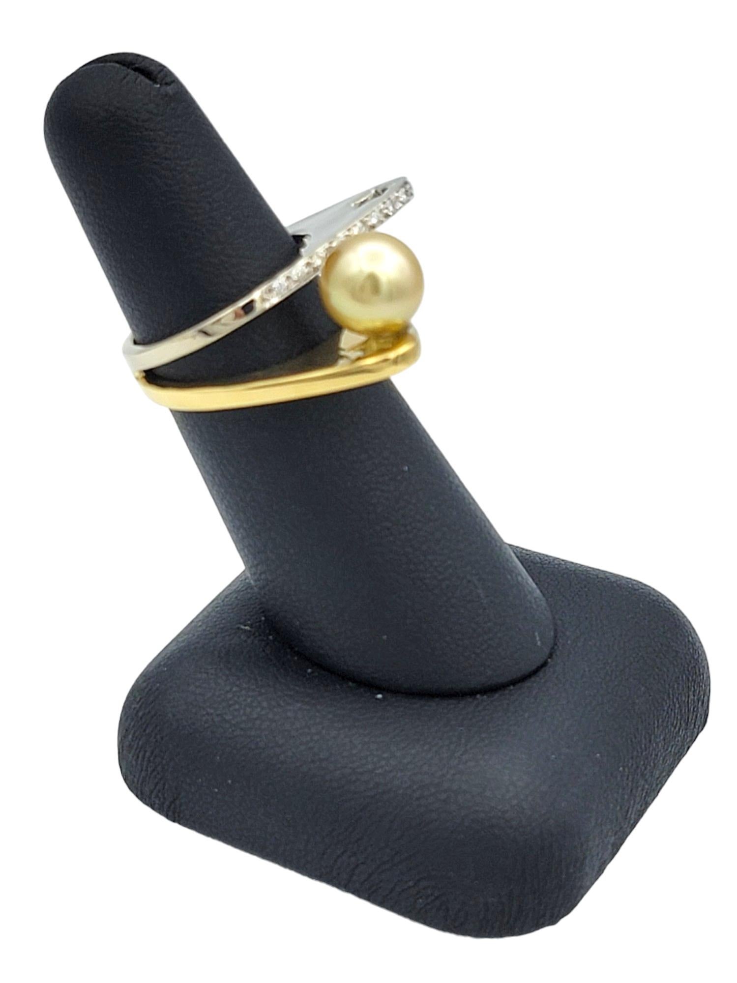 Offset Pearl and Pavé Diamond Geometric Star Cutout Ring in Two-Toned 18K Gold For Sale 9
