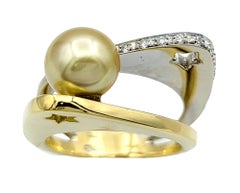 Offset Pearl and Pavé Diamond Geometric Star Cutout Ring in Two-Toned 18K Gold