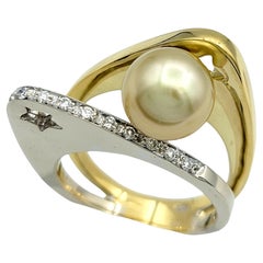 Offset Pearl and Pavé Diamond Geometric Star Cutout Ring in Two-Toned 18K Gold