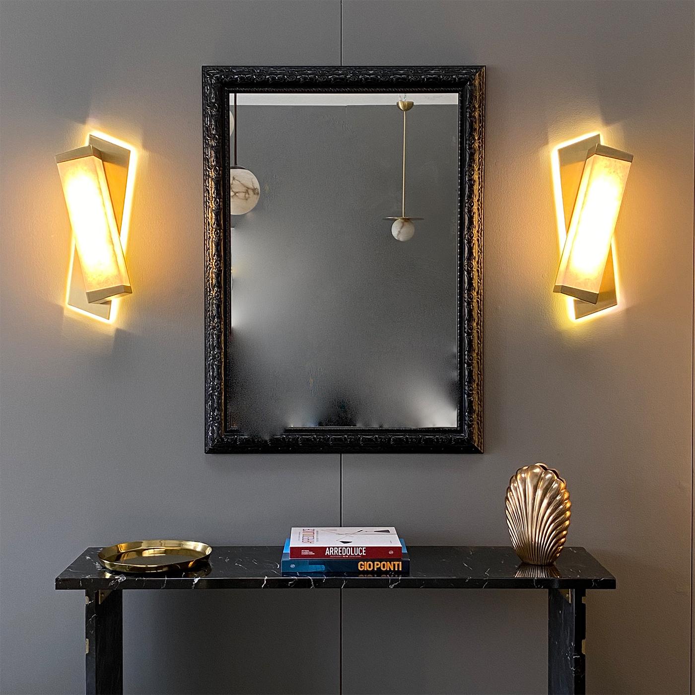 Offset Rectangular Brass and Alabaster Sconce In New Condition For Sale In Milan, IT