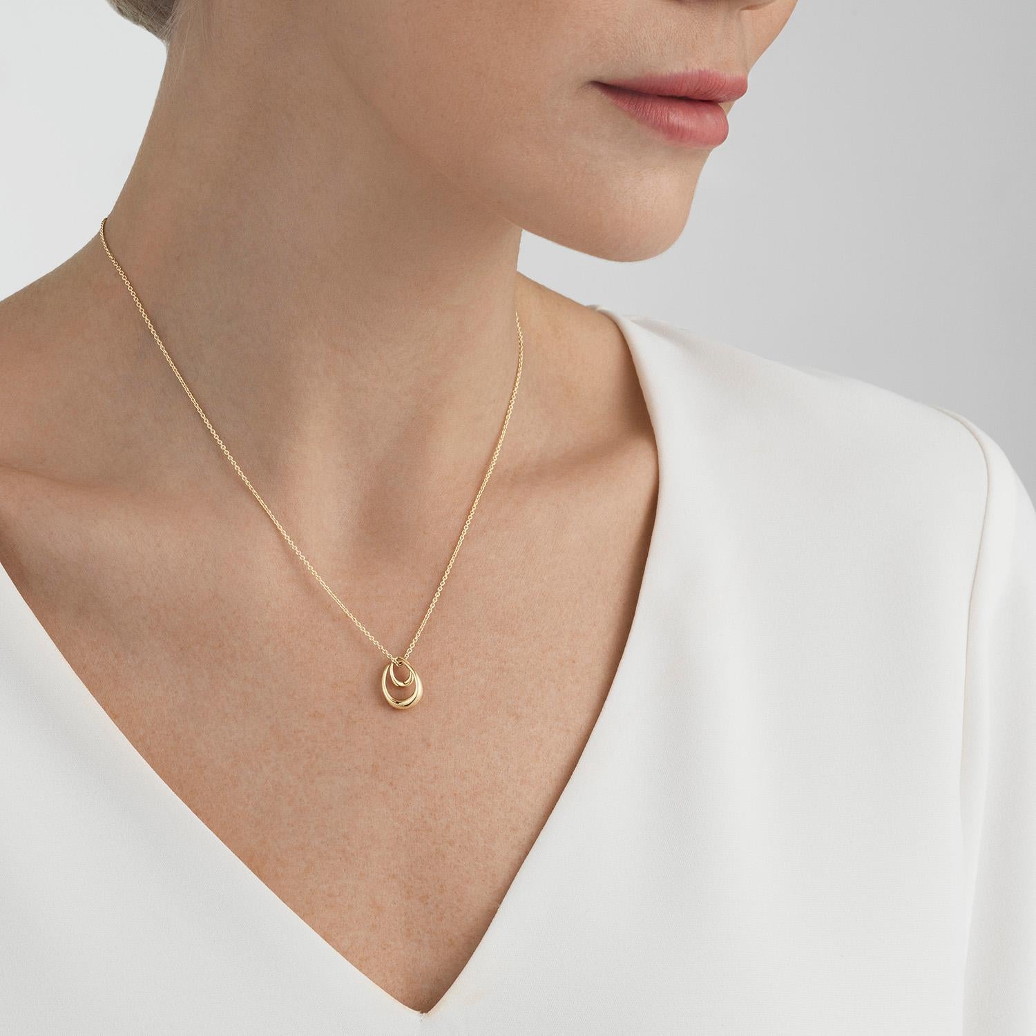 Celebrate the unbreakable bond between mother and child with the Offspring pendant.

Two delicate egg shapes are interlocked, the small one protected by the big one, symbolising the emotional and unique connection between a mother and her