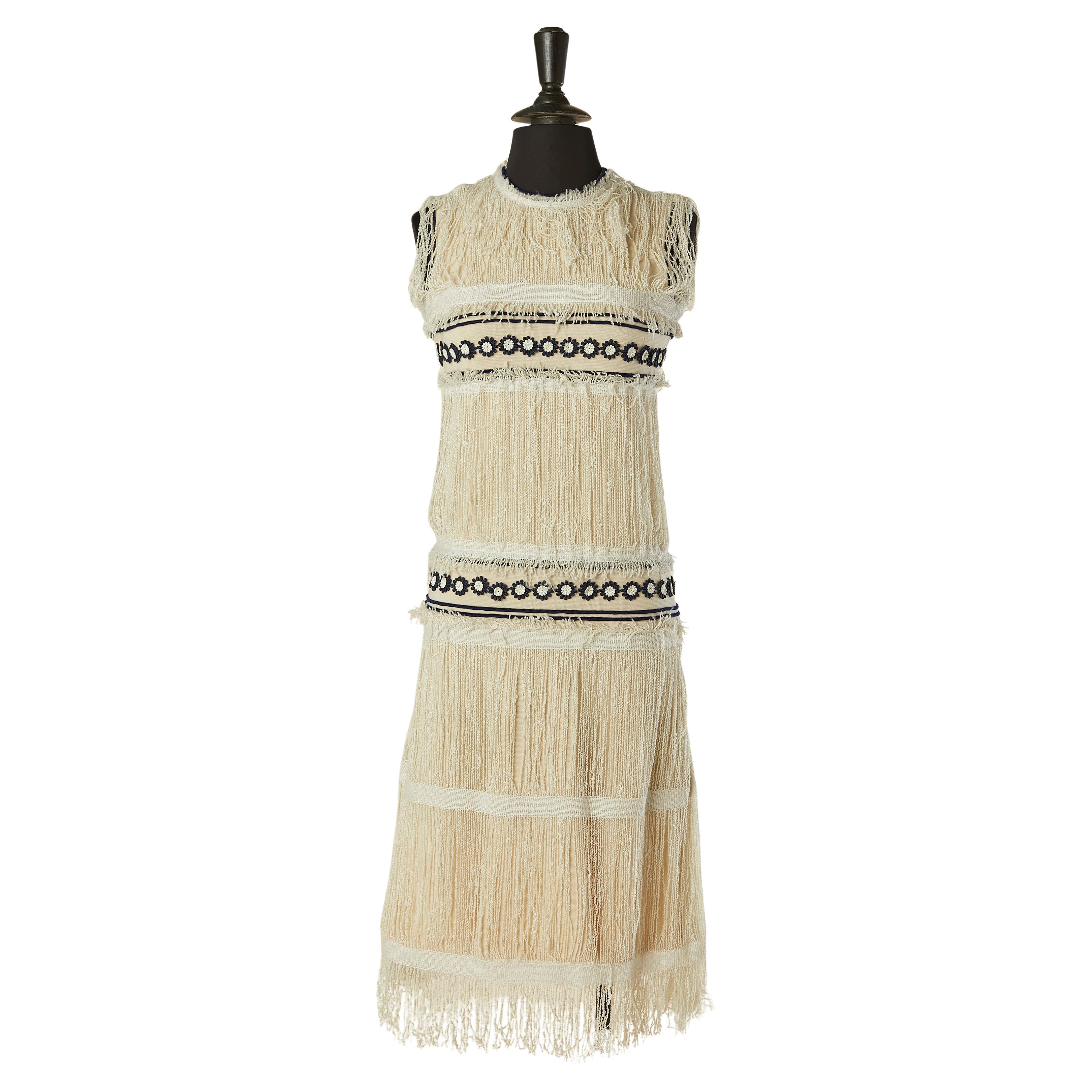 Robe de cocktail sans manches en blanc cassé avec franges et fleurs ANNA RICCI Circa 1960 en vente