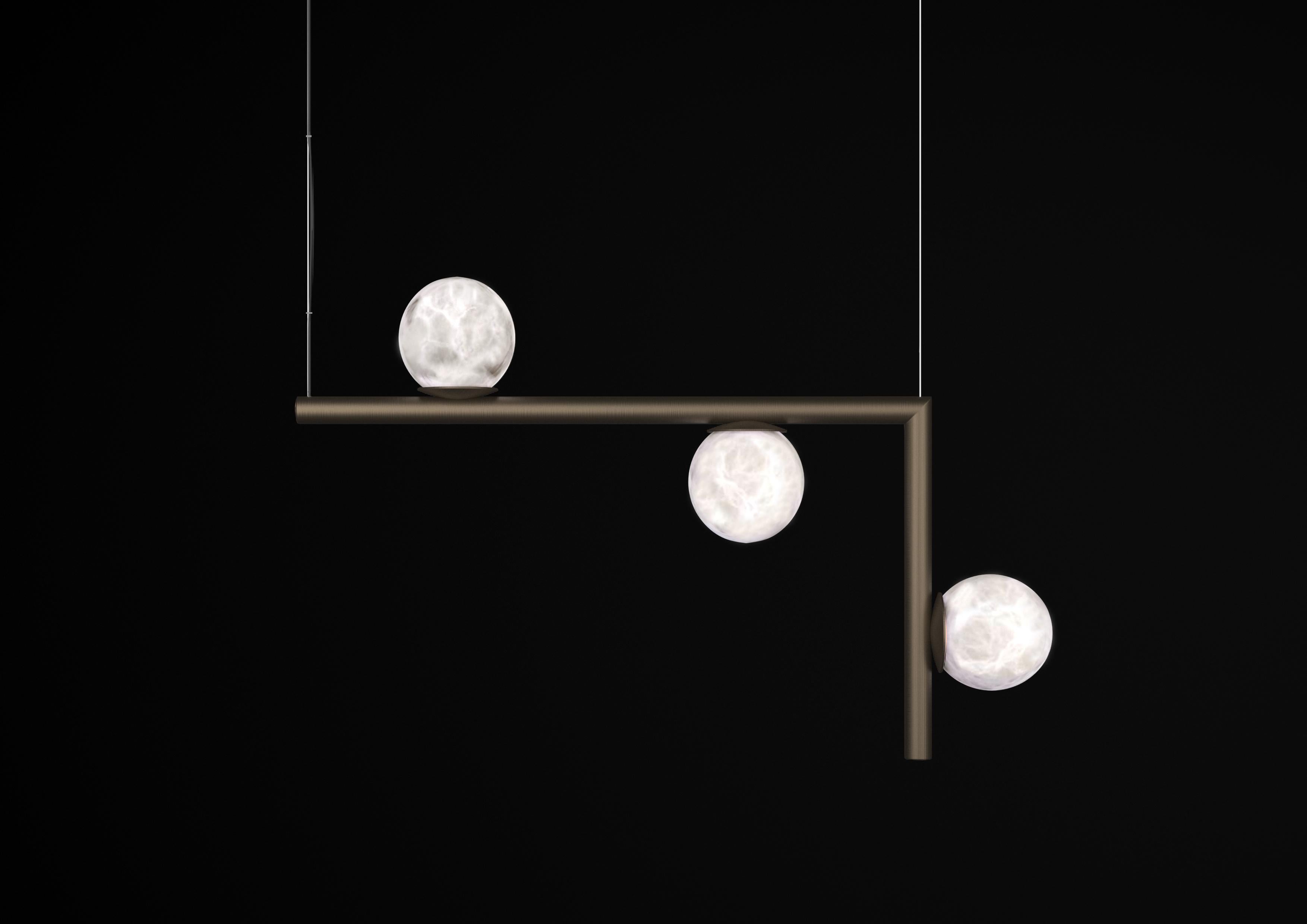 Ofione 2 Brushed Burnished Metal Pendant Lamp by Alabastro Italiano
Dimensions: D 14 x W 85 x H 55 cm.
Materials: White alabaster and metal.

Available in different finishes: Shiny Silver, Bronze, Brushed Brass, Ruggine of Florence, Brushed