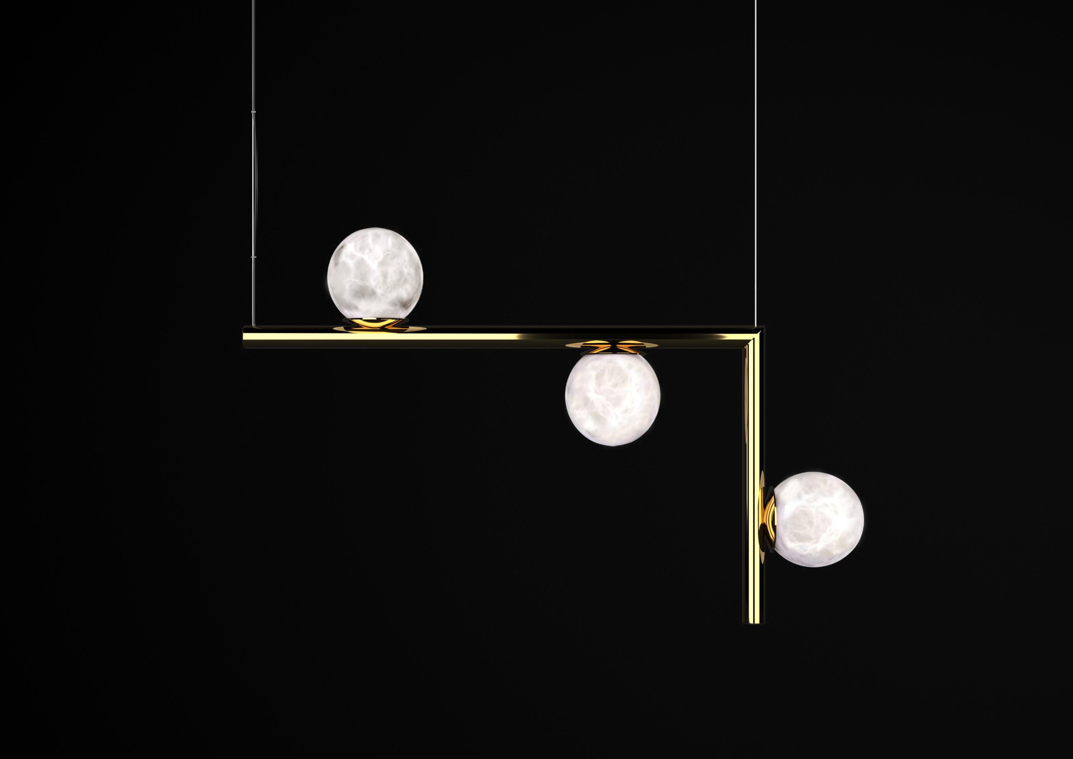 Ofione 2 Lampe à suspension en métal doré brillant par Alabastro Italiano
Dimensions : D 14 x L 85 x H 55 cm.
MATERIAL : Albâtre blanc et métal.

Disponible en différentes finitions : Argent brillant, Bronze, Laiton brossé, Ruggine de Florence,