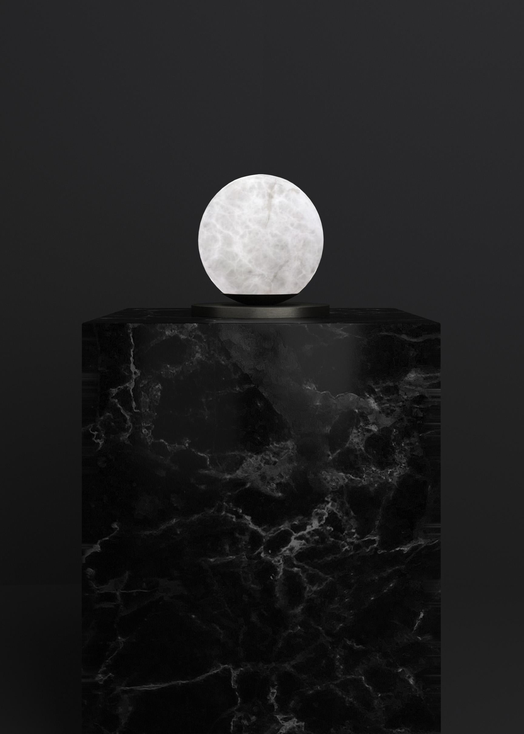 Ofione Brushed Black Metal Table Lamp by Alabastro Italiano
Dimensions: D 16 x W 16 x H 16 cm.
Materials: White alabaster and metal.

Available in different finishes: Shiny Silver, Bronze, Brushed Brass, Ruggine of Florence, Brushed Burnished, Shiny