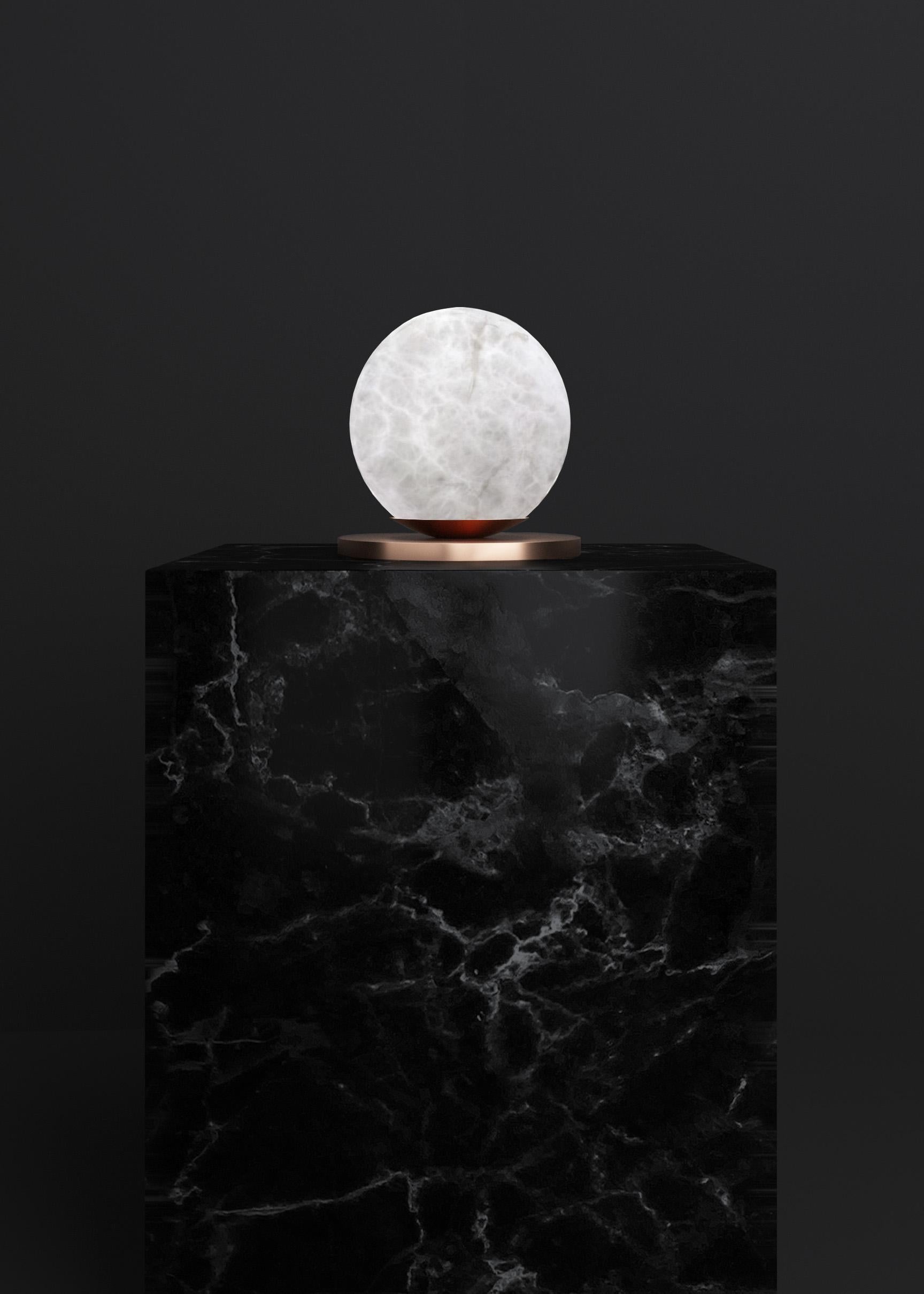 Ofione Copper Table Lamp by Alabastro Italiano
Dimensions: D 16 x W 16 x H 16 cm.
Materials: White alabaster and copper.

Available in different finishes: Shiny Silver, Bronze, Brushed Brass, Ruggine of Florence, Brushed Burnished, Shiny Gold,