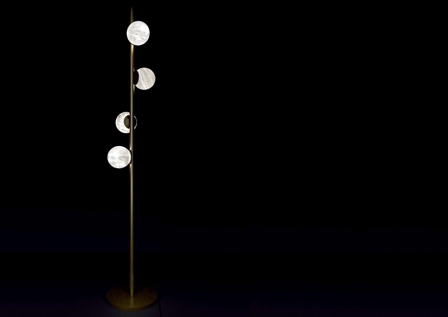 Lampada da terra Ofione in metallo nero lucido di Alabastro Italiano In condizioni Nuovo in vendita a Geneve, CH
