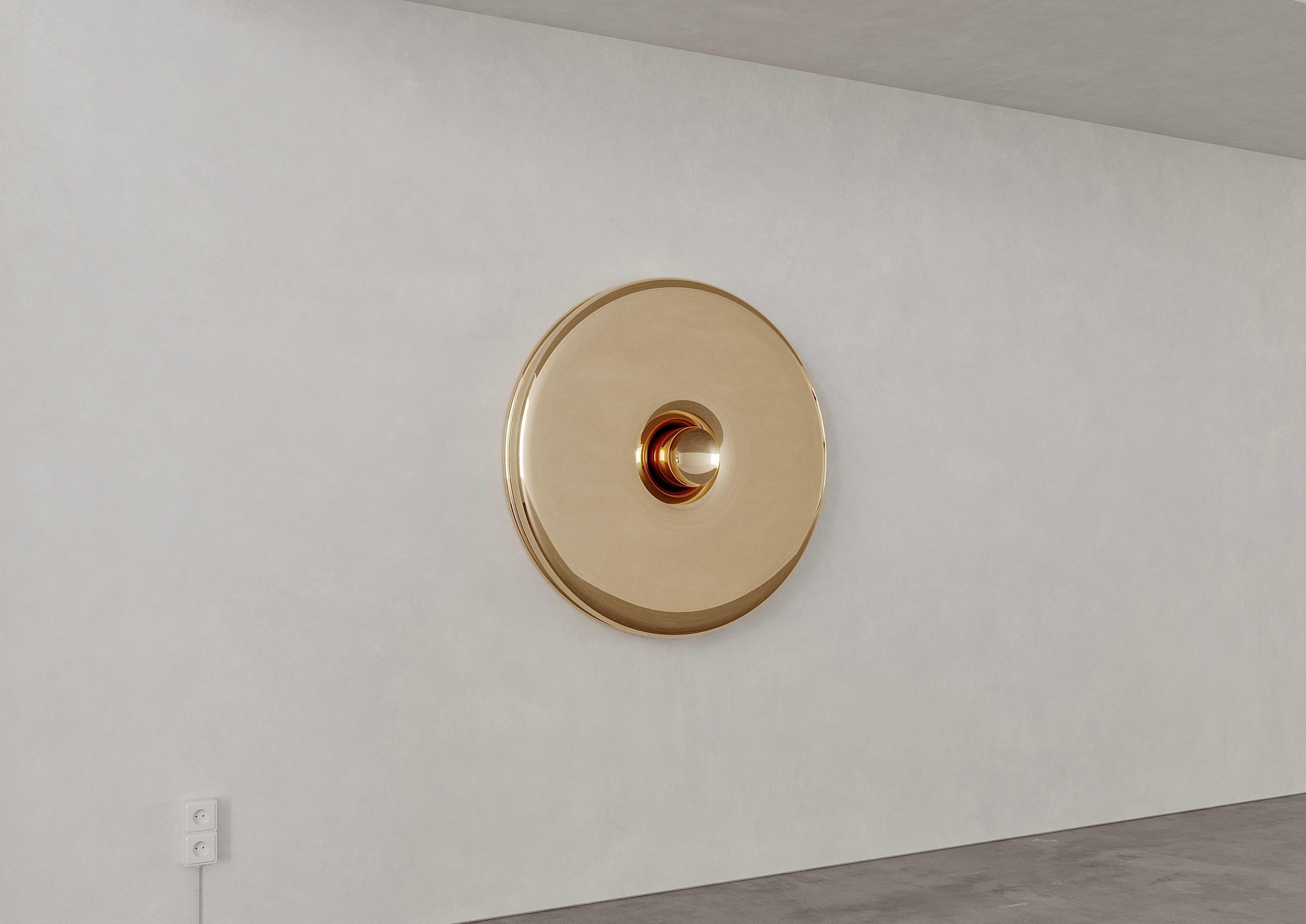 Miroir Ofrenda par Studio Romell
Dimensions : D 120 x H 120 cm
MATERIAL : Bronze poli à finition miroir.

Carlos et David, originaires de Suède, ont tous deux cultivé une profonde affinité pour diverses formes d'art. Vivant actuellement à Stockholm,