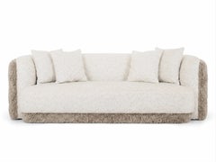 oft Brutalistisches Dreisitzer-Sofa aus cremefarbenem Wollbouclé mit Kunstfell-Außenhülle