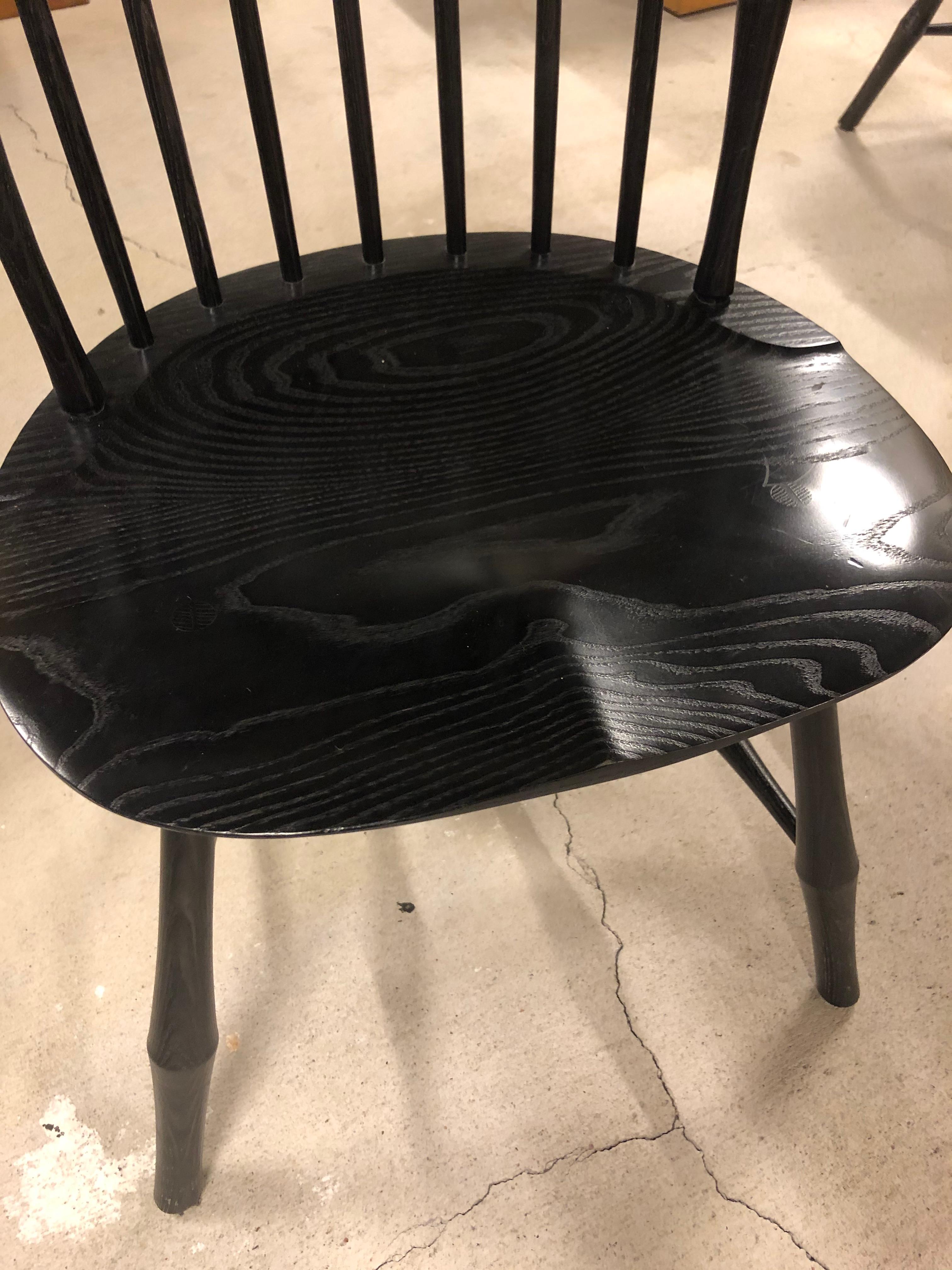 O&G Studio Windsor Dining Chair in Ebony, 25+ Available In Good Condition In Austin, TX