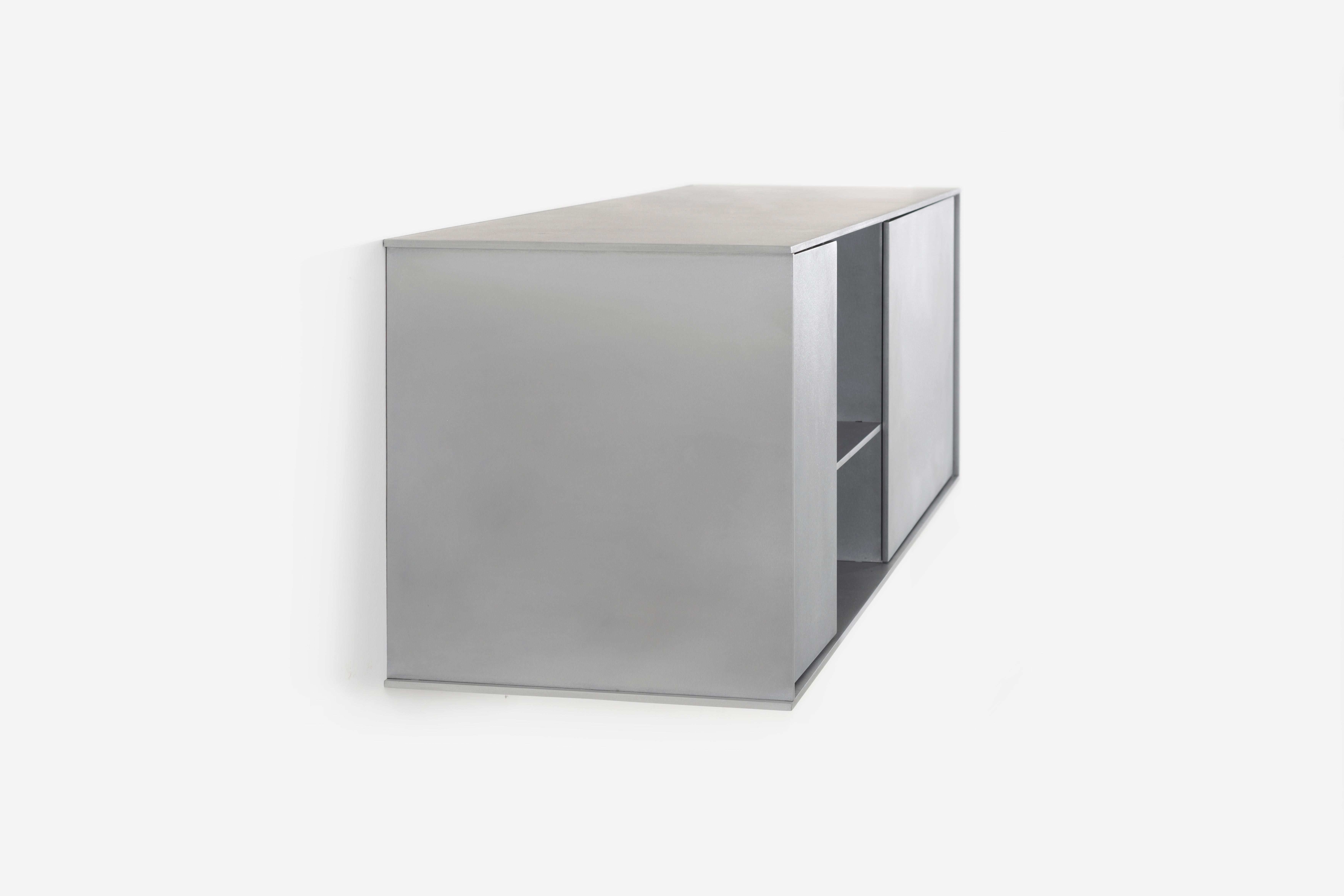 OG Wandregal mit Türen aus gewachstem Aluminiumblech von Jonathan Nesci (amerikanisch) im Angebot