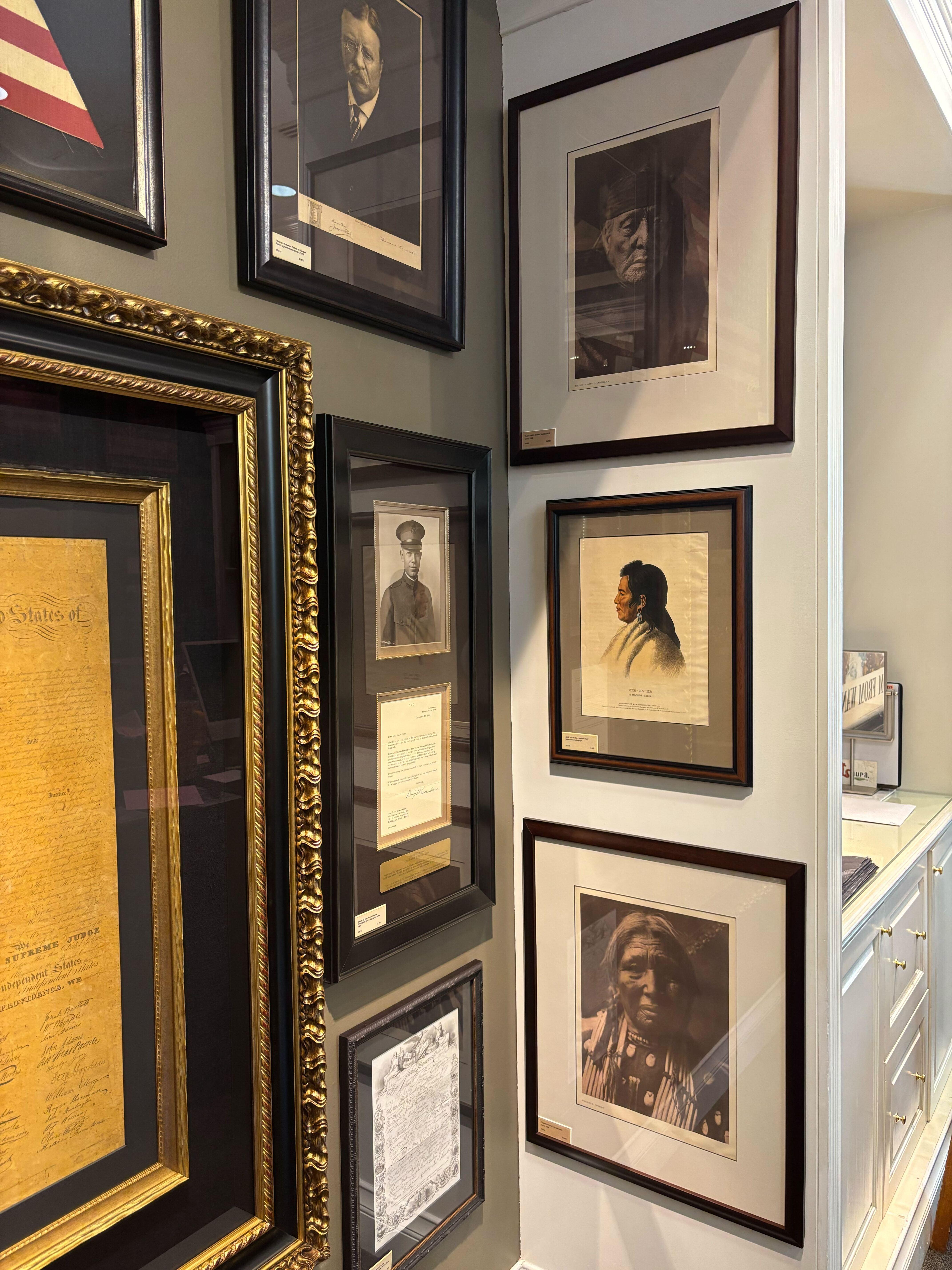 Papier « Ogalala Woman » (Femmegalala) par Edward S. Curtis, 1908 en vente