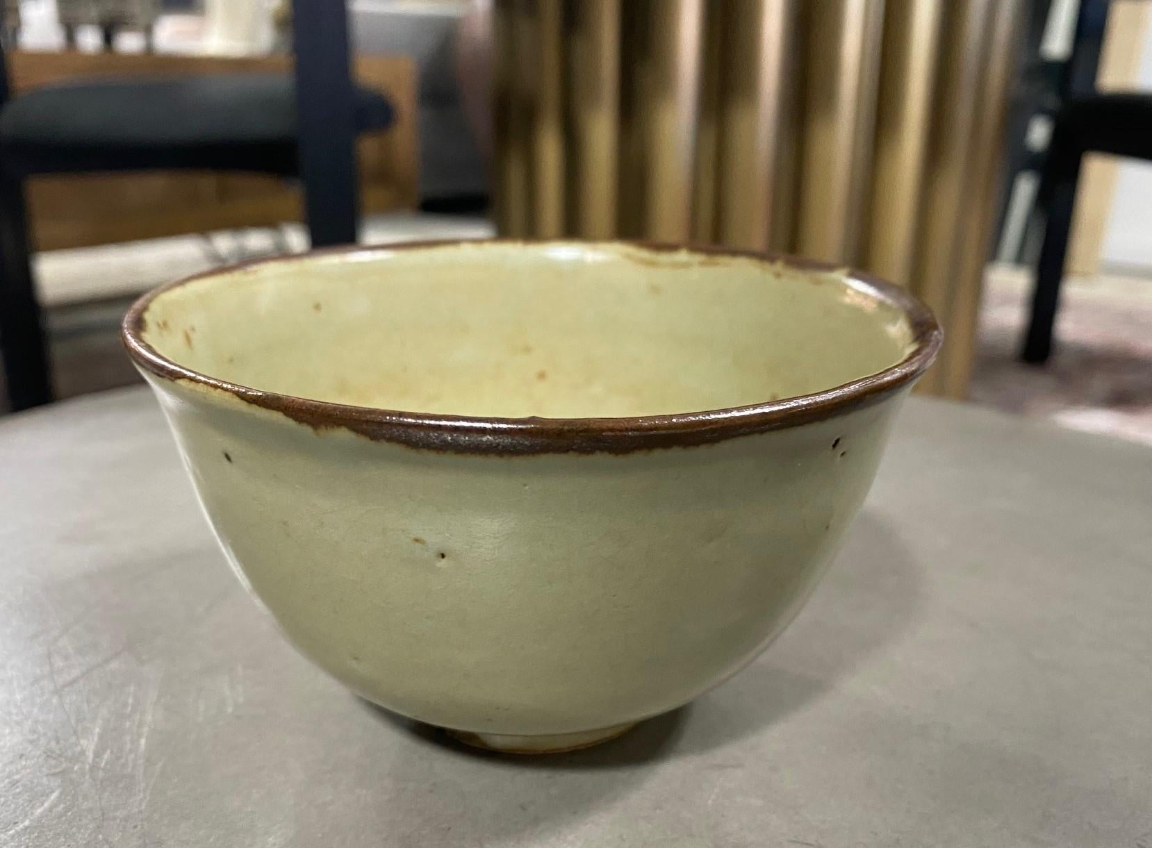 Ogata Kenzan Signed Japanese Asian Edo Period Pottery Tea Bowl Chawan In Good Condition For Sale In Studio City, CA
