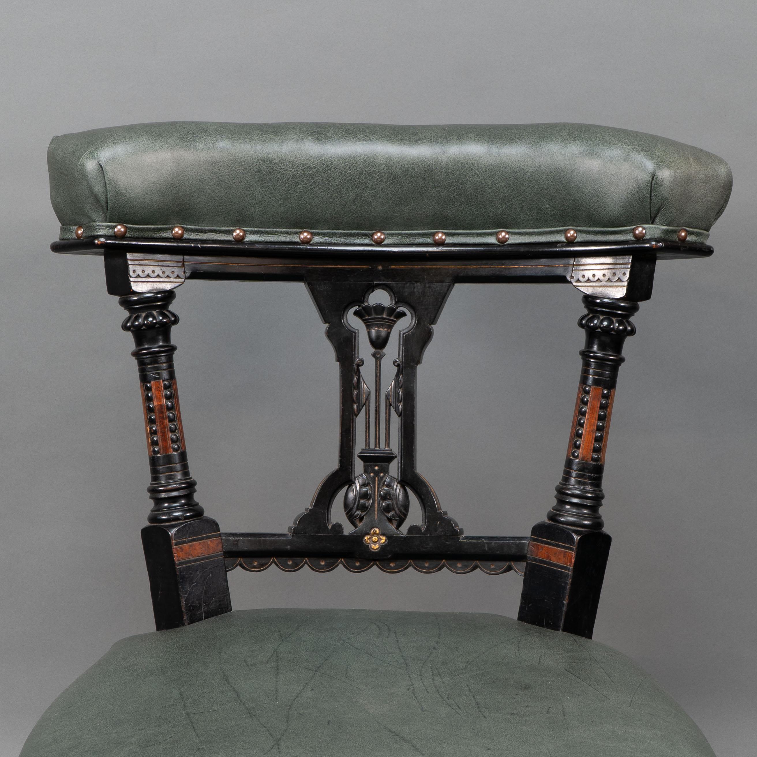 XIXe siècle Ogdens Of Manchester Chaise d'allaitement Aesthetic Movement ébonisée et dorée à la parcelle en vente