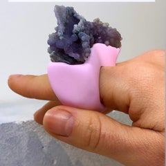 O'Gem Bague sculpturale en céramique avec calcédoine de raisin et blush