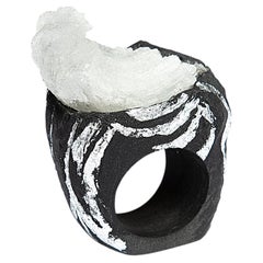 O'Gem Raw White Calcite Black Ceramic Anello scultoreo di dichiarazione