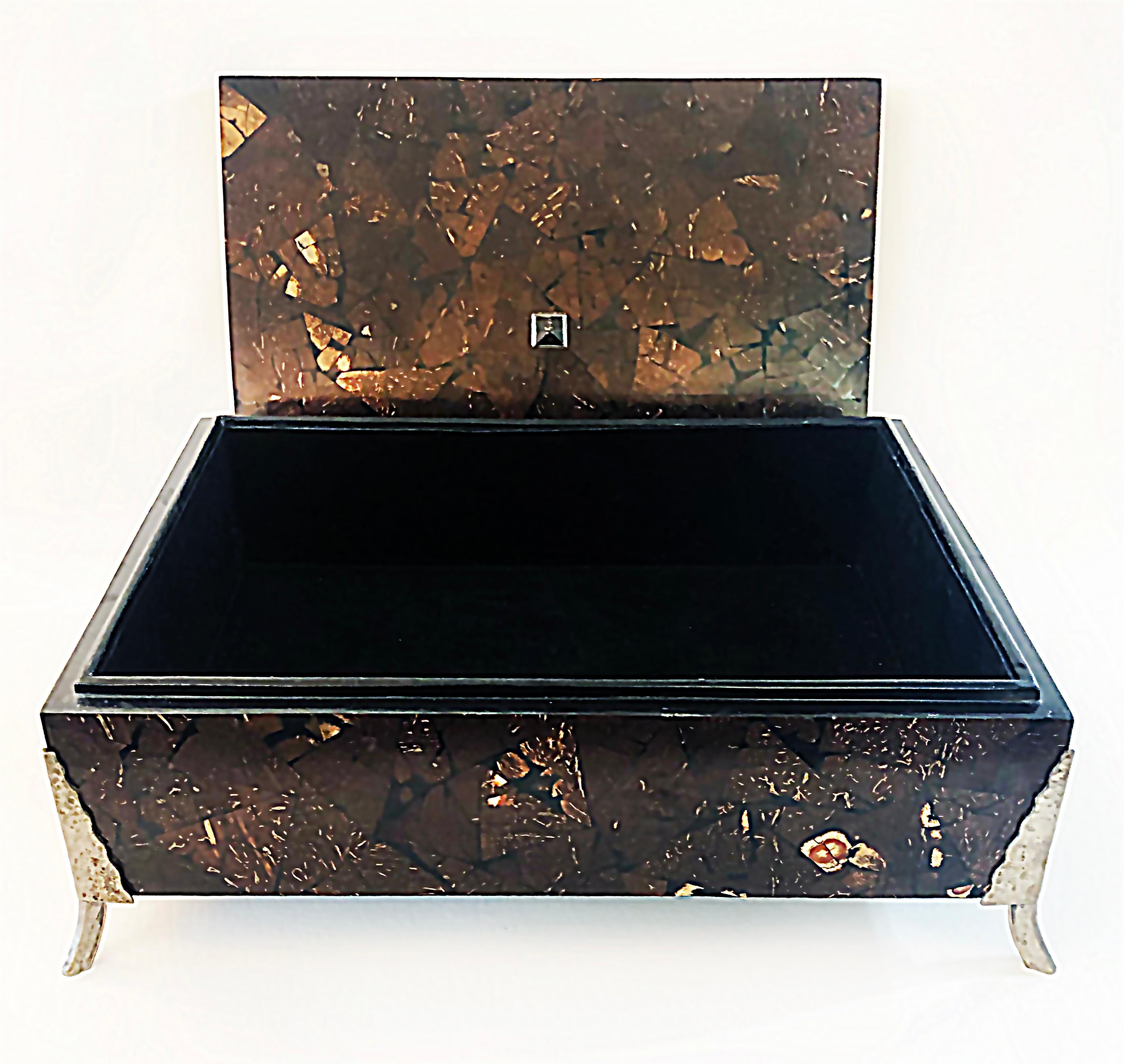 Oggetti Tessellated Coconut Shell Lidded Box with Bronze Mounts, 1990s In Good Condition For Sale In Miami, FL
