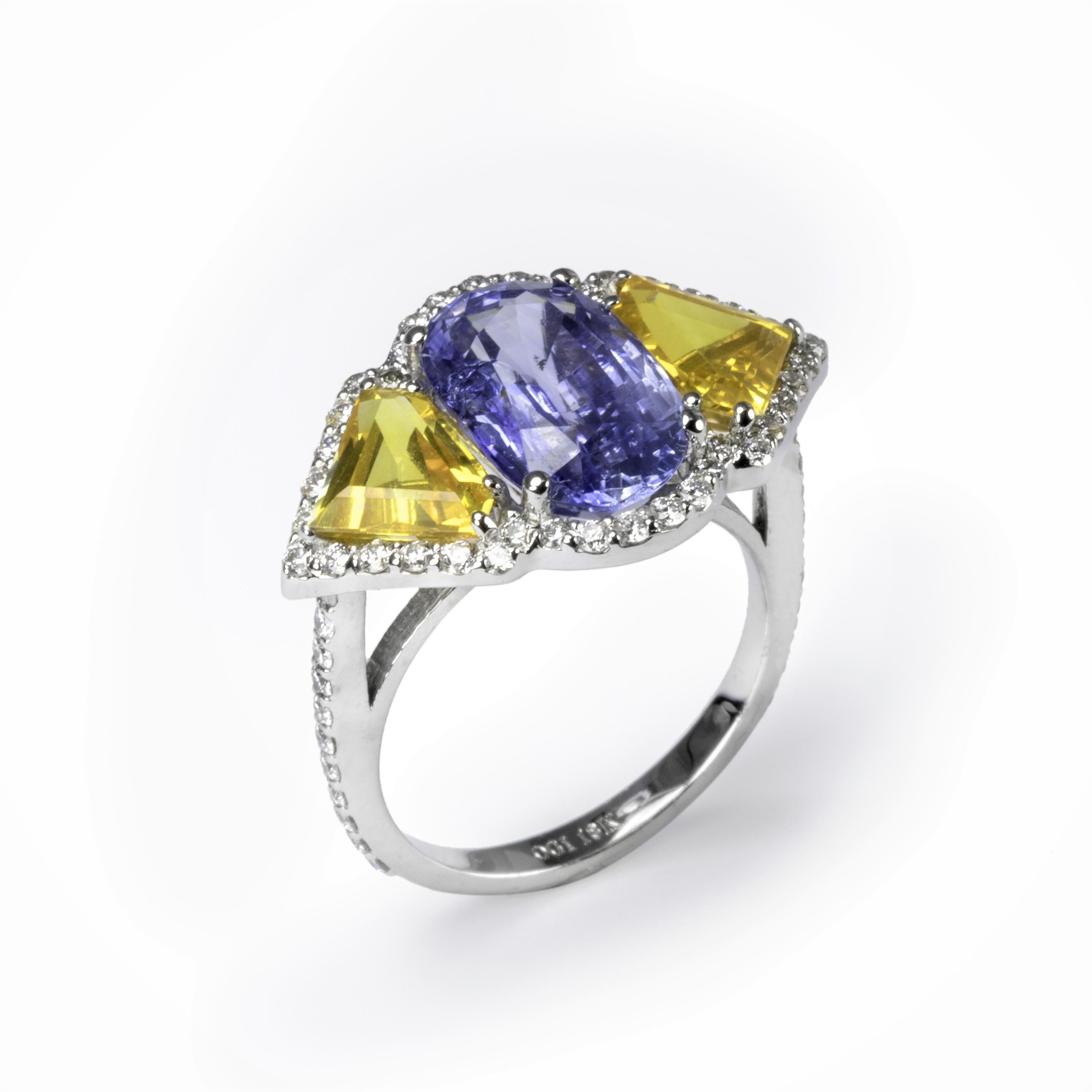Ceylon Blue and Yellow Sapphire Diamond Gold Cocktail Ring Weighing 8.26 Carat In New Condition In New York, NY
