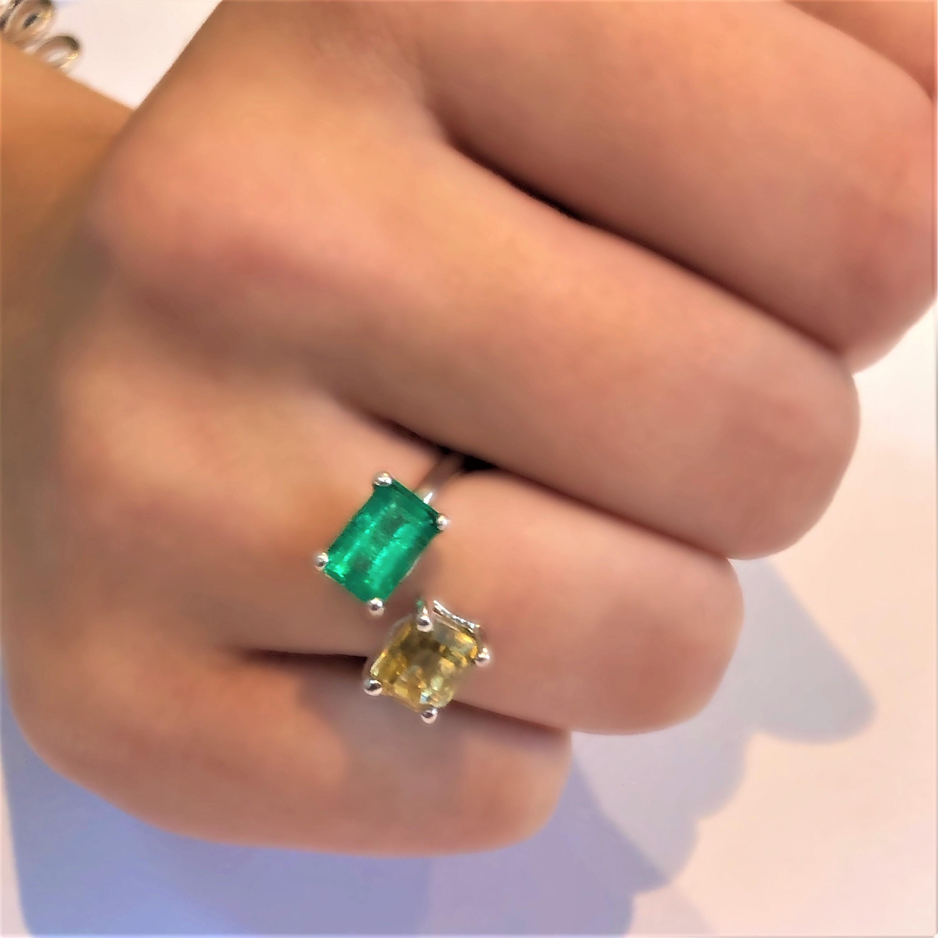 Contemporary EC Emerald and Yellow Sapphire Open Shank Cocktail Ring Weighing 4.11 Carat