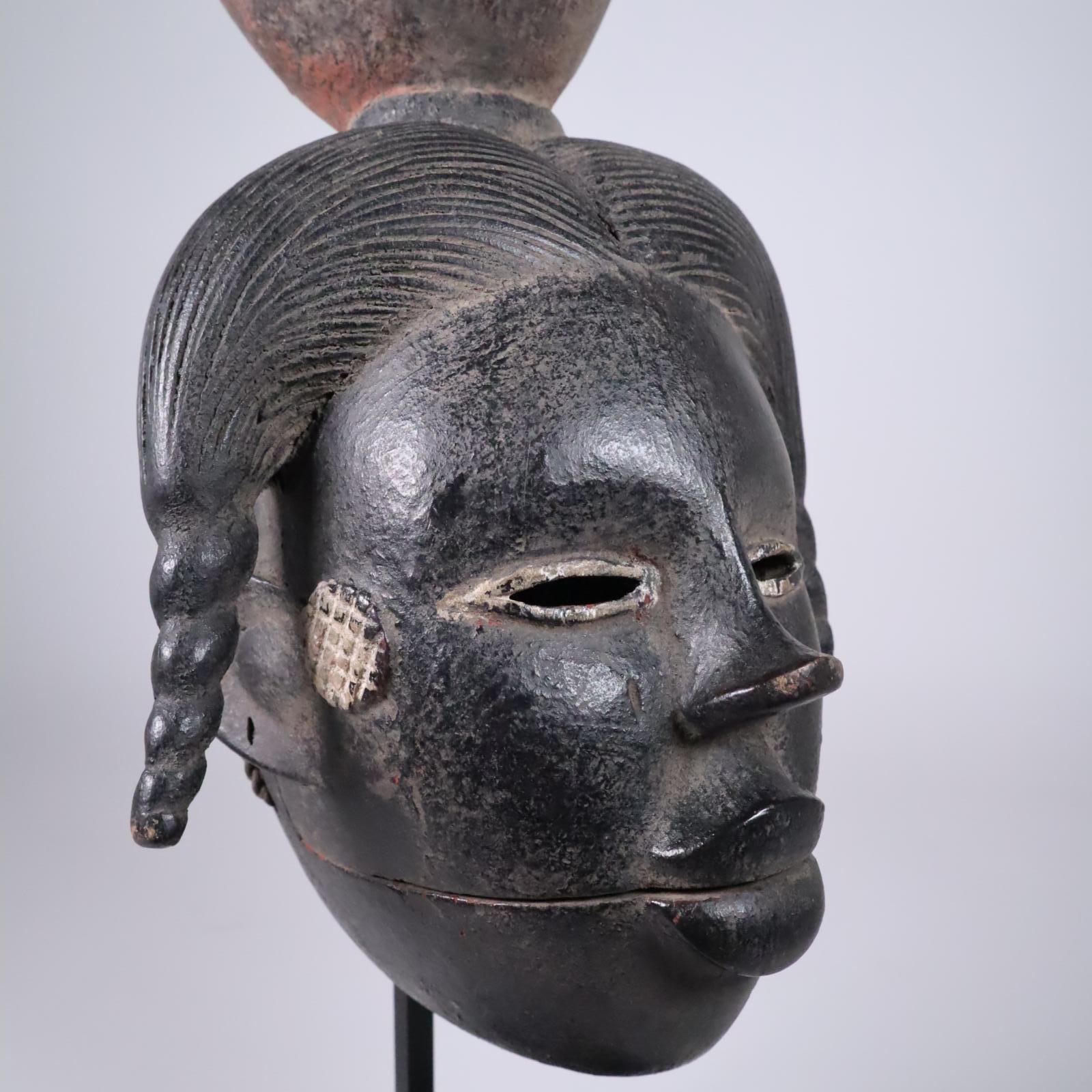 Ogoni Mask of Titled Young Woman Nigerian Tribal Art In Good Condition In Santa Fe, NM