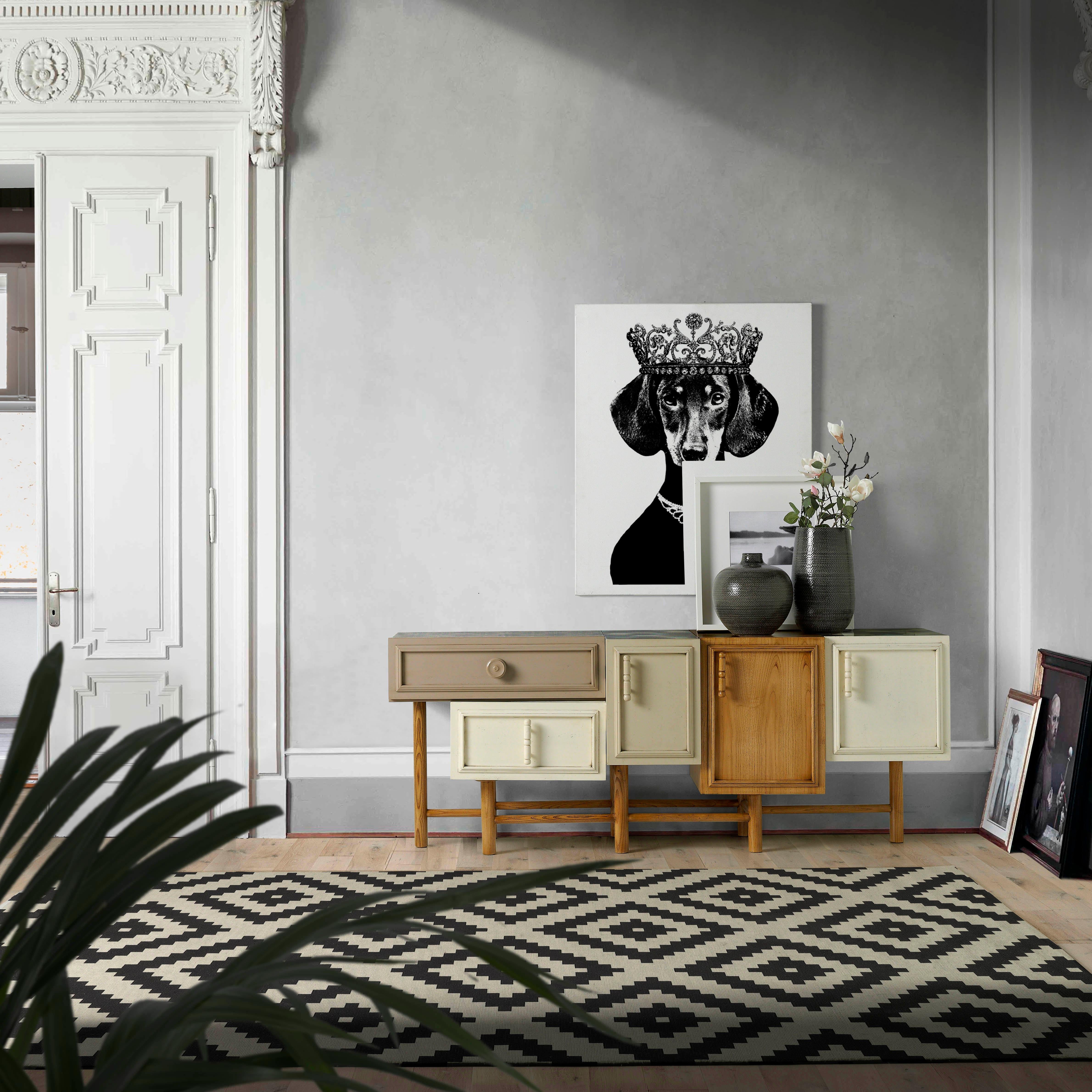 Buffet Oh Lola, trois portes et deux tiroirs, par Lola Glamour
Dimensions : D 48 x L 180x H 70 cm
MATERIAL : Bois.

Buffet à deux tiroirs et trois portes en finition naturelle sur pieds ronds en chêne. Des motifs exquis pour les boîtes, qui allient