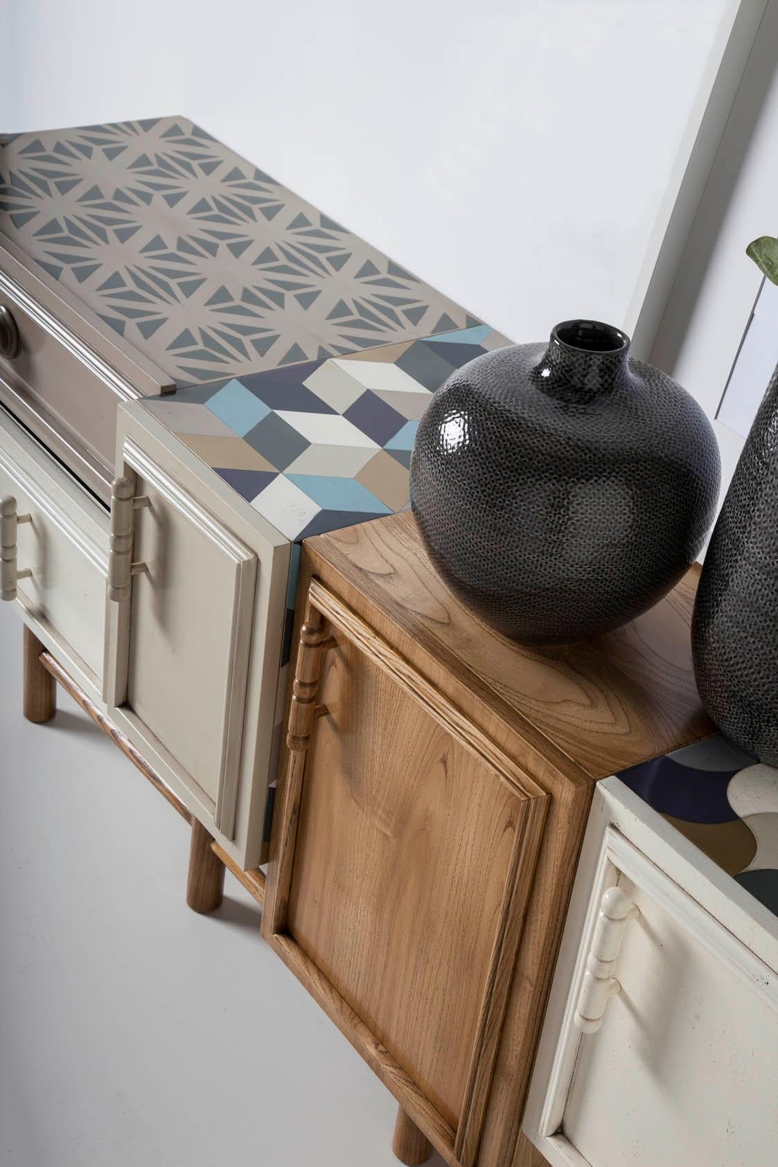 Espagnol Buffet Oh Lola, trois portes et deux tiroirs, par Lola Glamour en vente