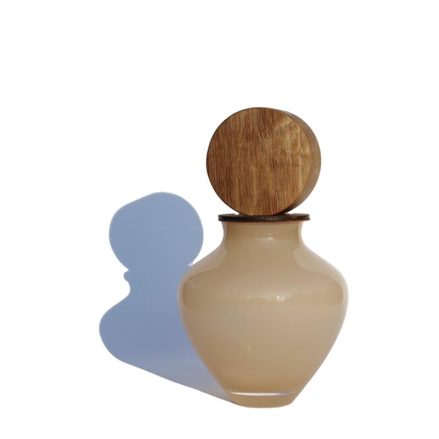 Organico moderno Vaso impilabile Ohana Oat & Triangle di Pia Wüstenberg in vendita