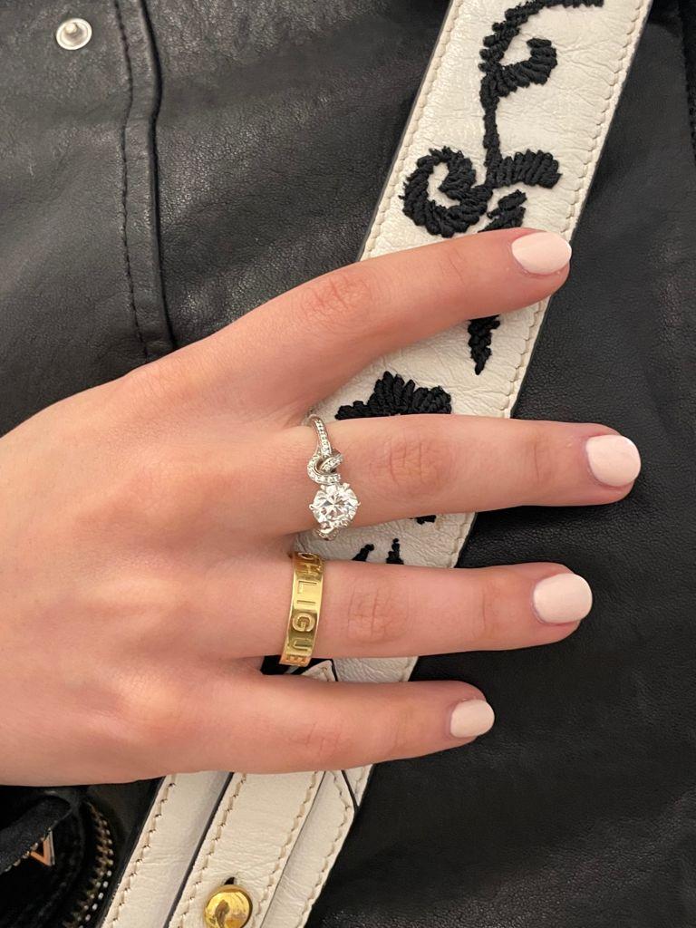 En vente :  Bague en platine à diamant rond de 1,60ct avec nœuds de diamants pavés 12
