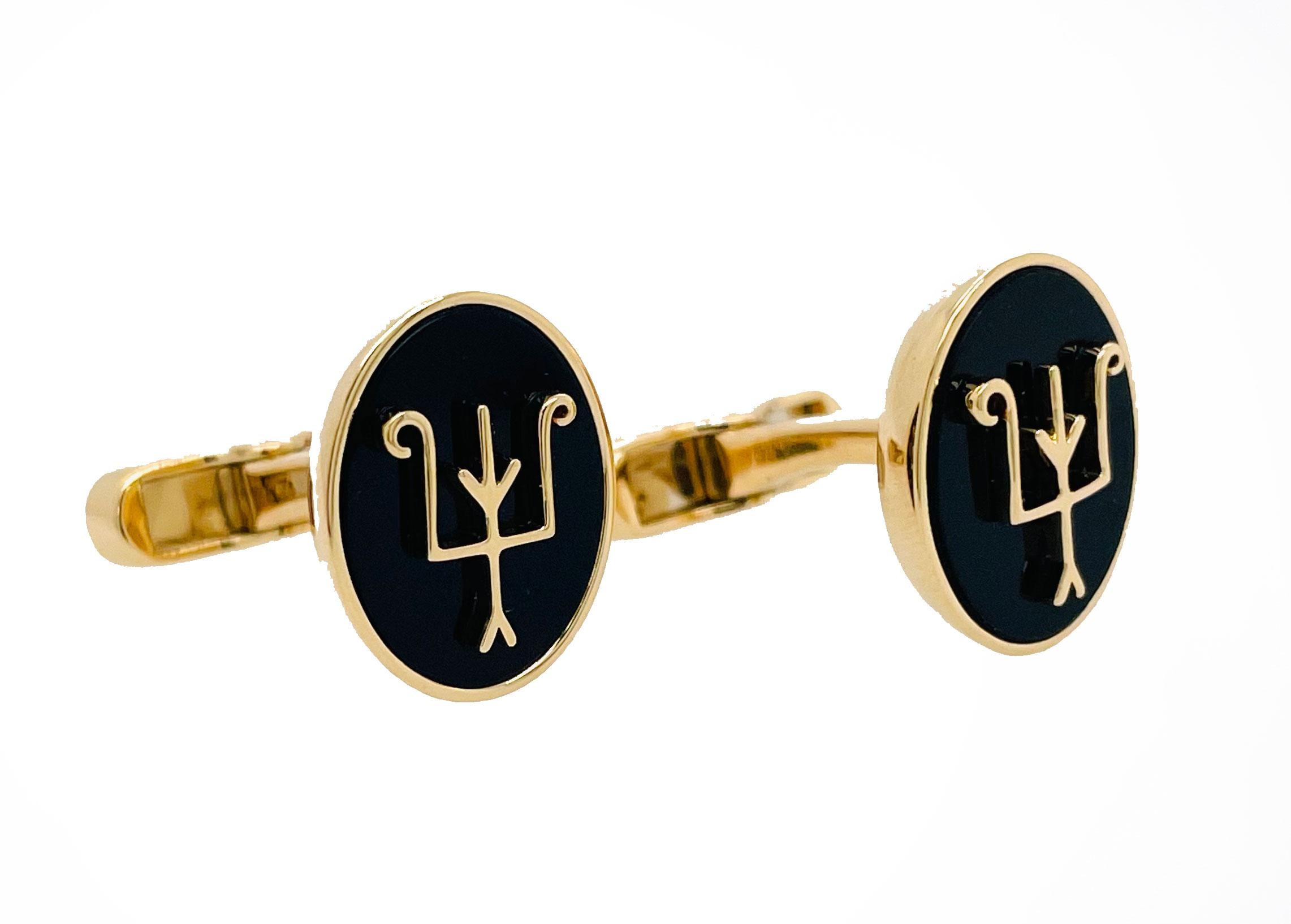 A pair of cufflinks reminiscent of the onyx beads our grandmother favoured for daily use, while gliding around the streets of Shanghai. Forged in 18ct gold, it bears our trademark double eagle, in an abstracted form as homage to our past. 

Ready to