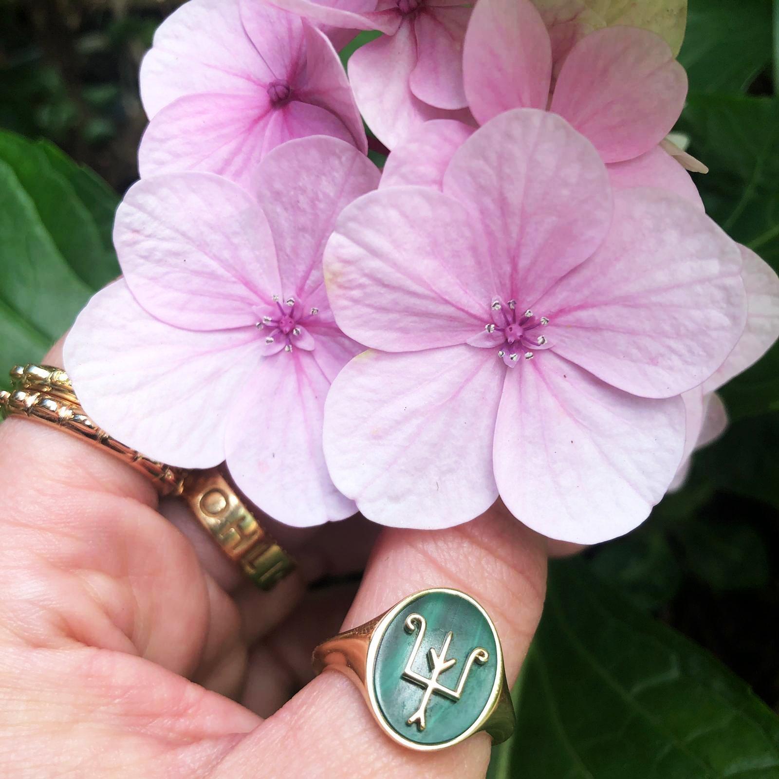 For Sale:  Namesake Signet Ring in Malachite and 18ct Yellow Gold 5
